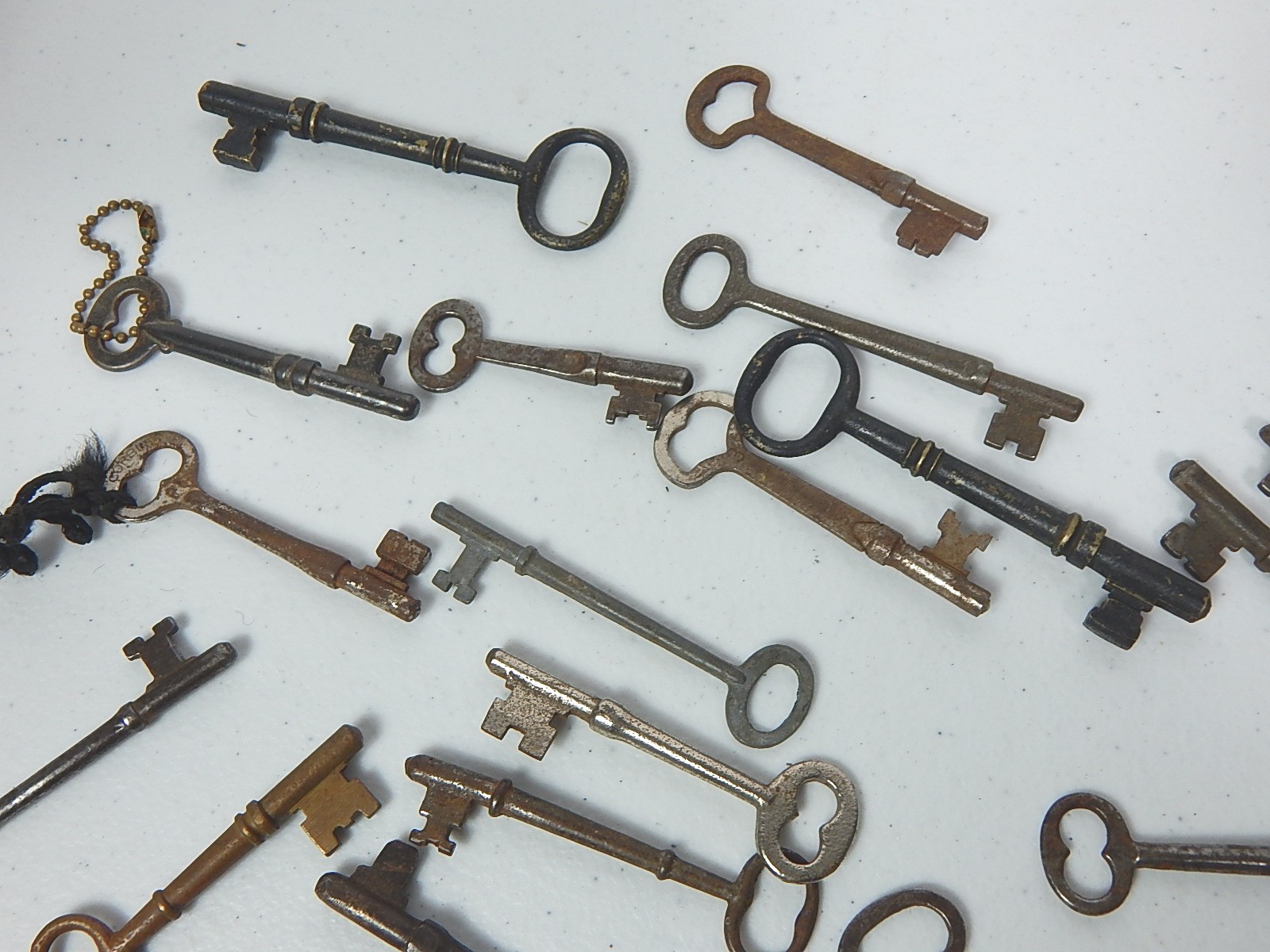 Lot of Vintage Skeleton Keys and Box