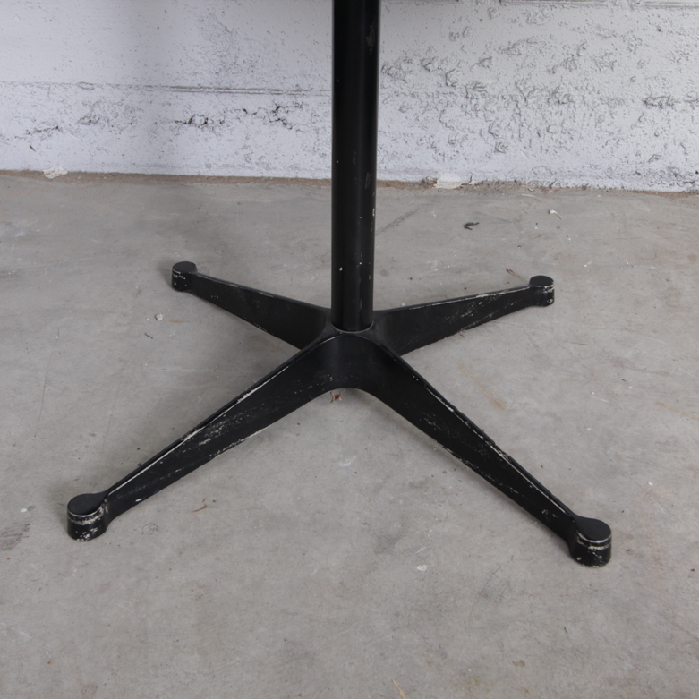 Eames Style Round Table