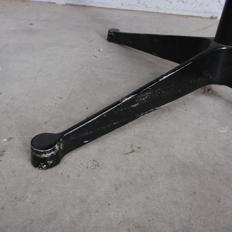 Eames Style Round Table