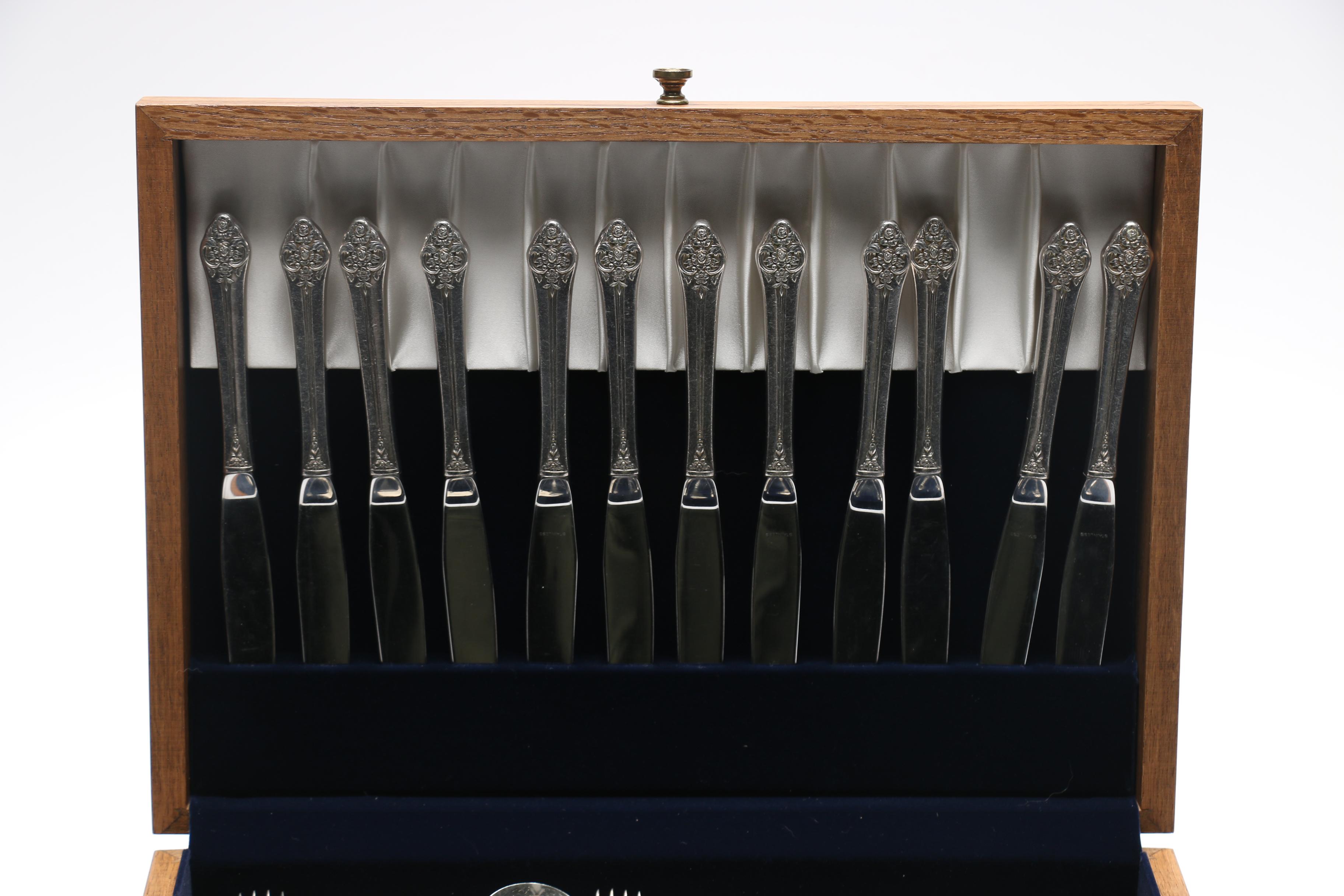 Oneida "Plantation in 1881 Rogers" Plated Silver Flatware Set
