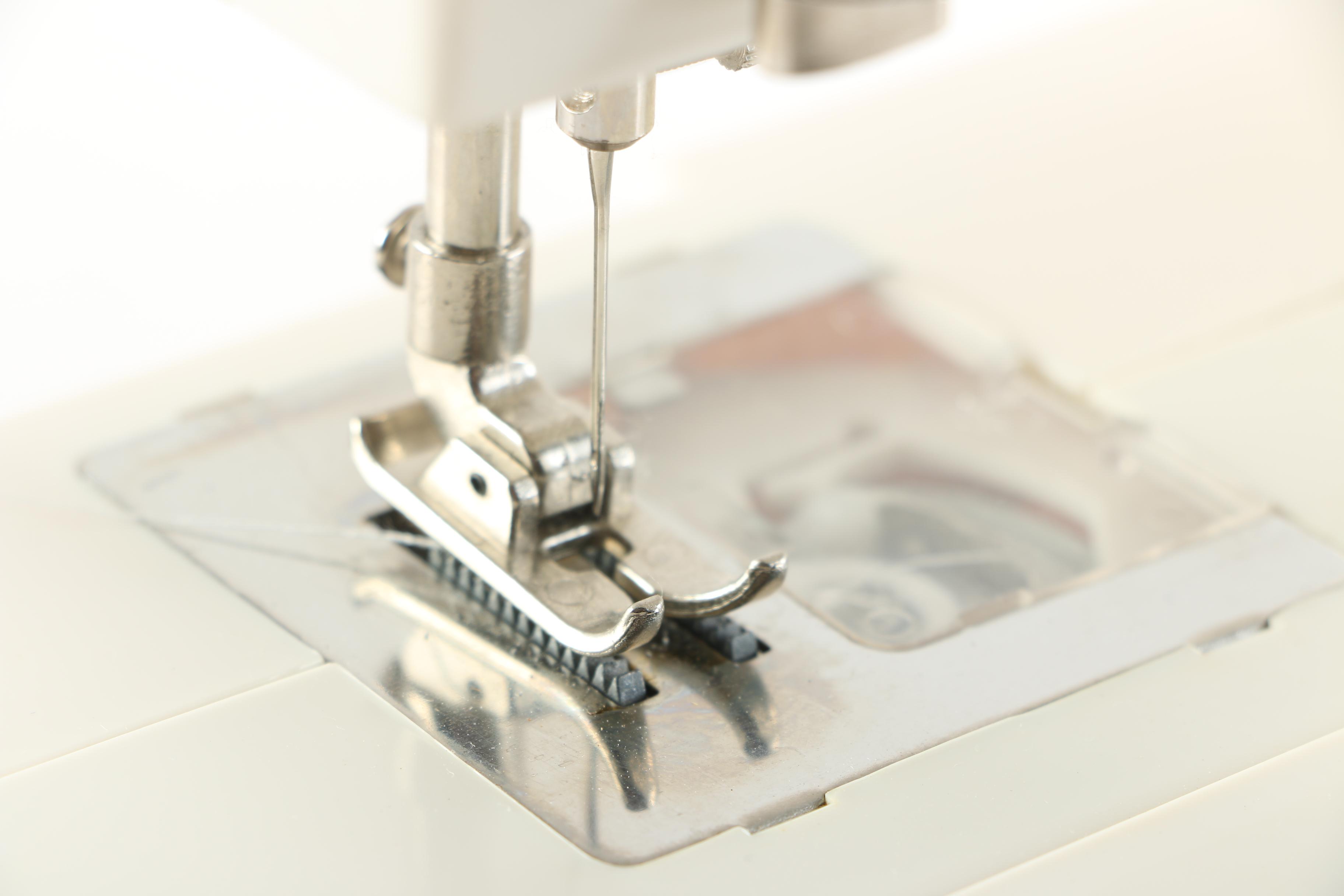 Singer Tiny Tailor Mending Machine