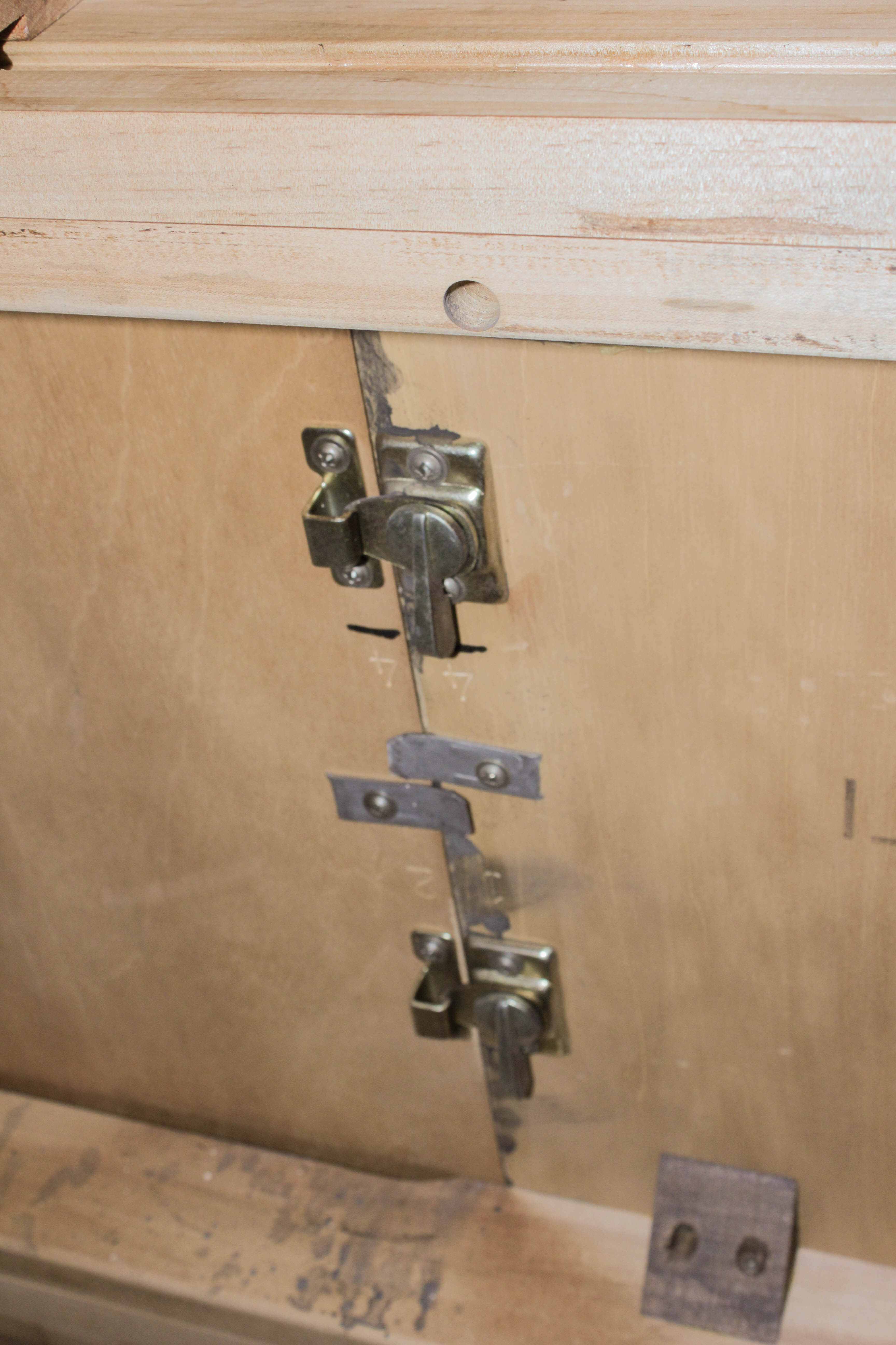 Hickory White Hepplewhite Style Dining Table and Chairs