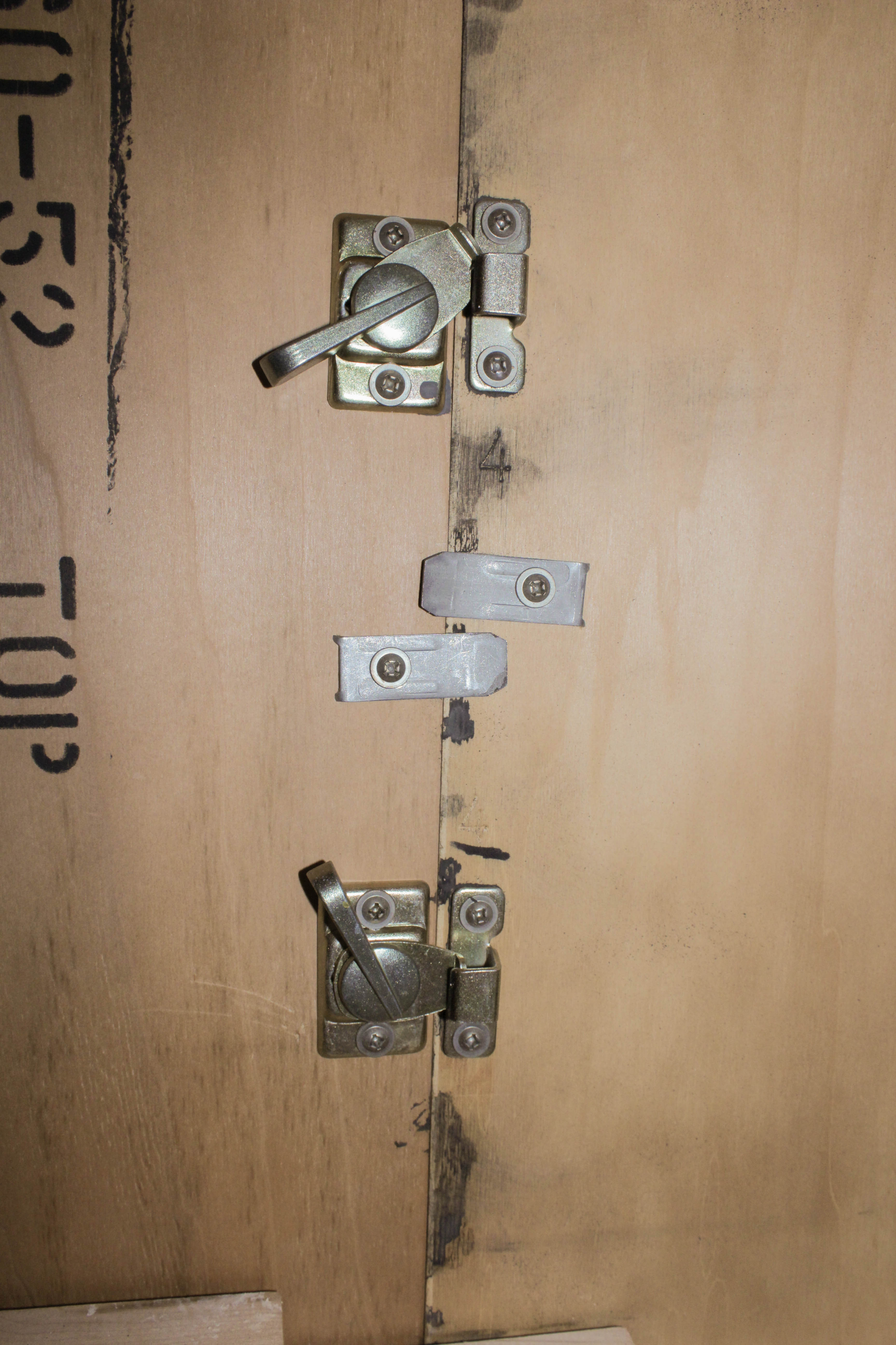 Hickory White Hepplewhite Style Dining Table and Chairs