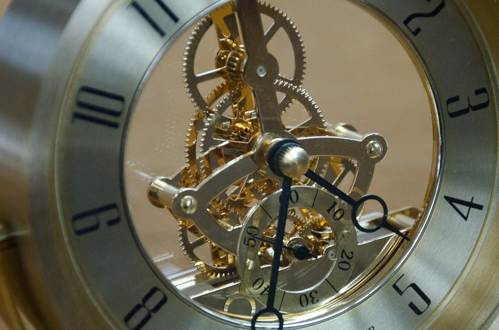 Howard Miller Desk Clock