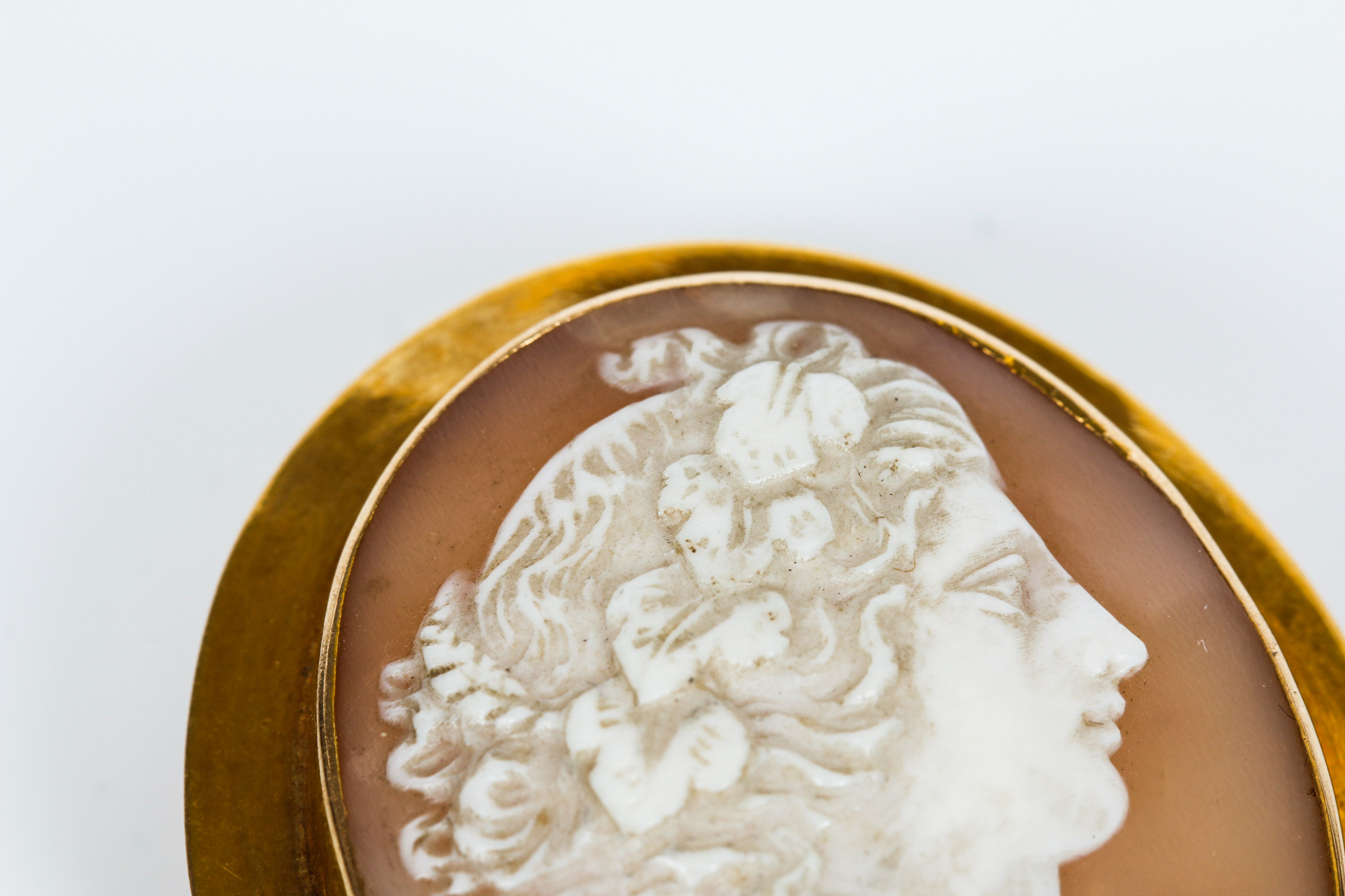 Vintage 14K Gold and Shell Cameo Brooch