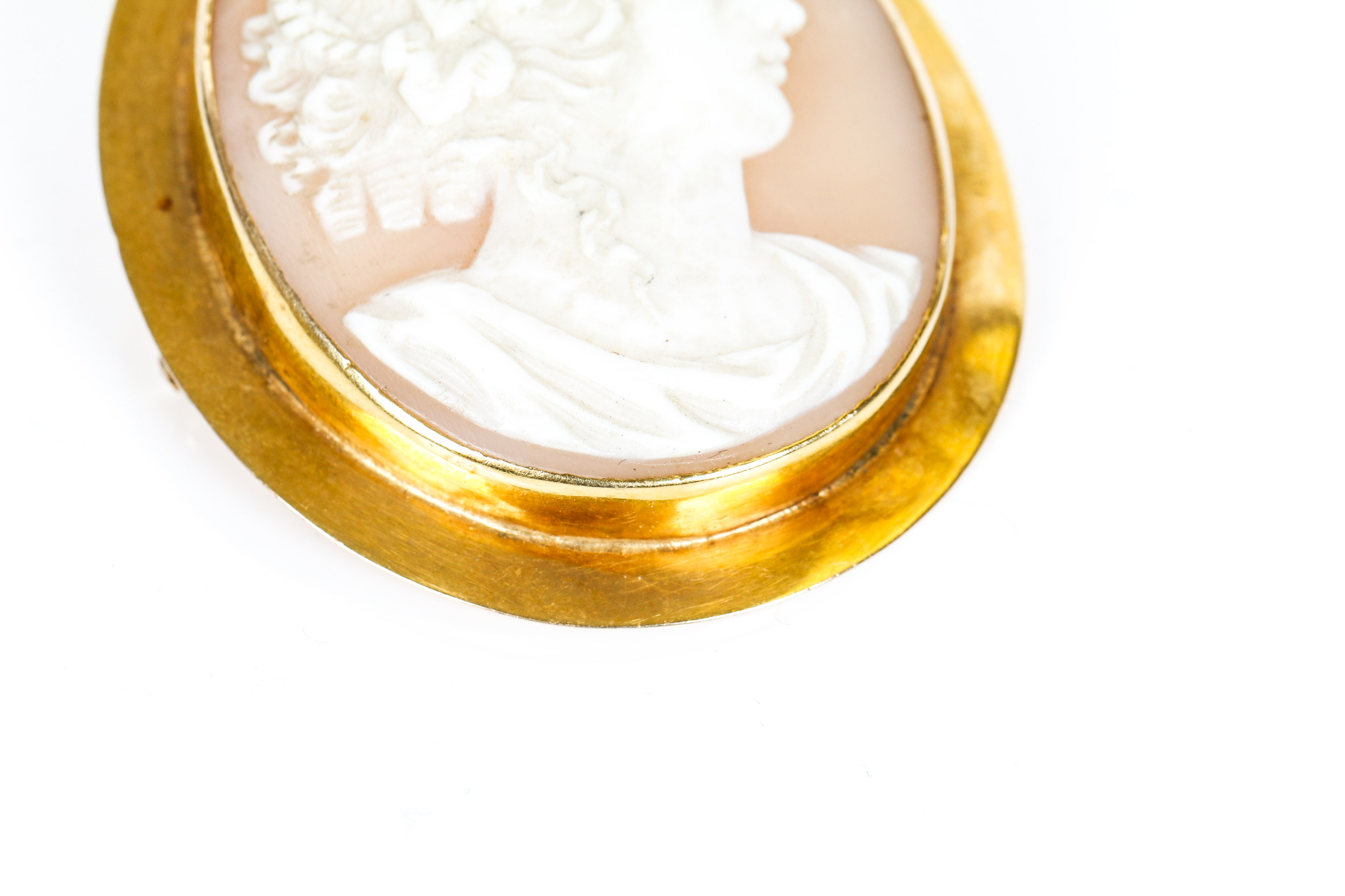 Vintage 14K Gold and Shell Cameo Brooch