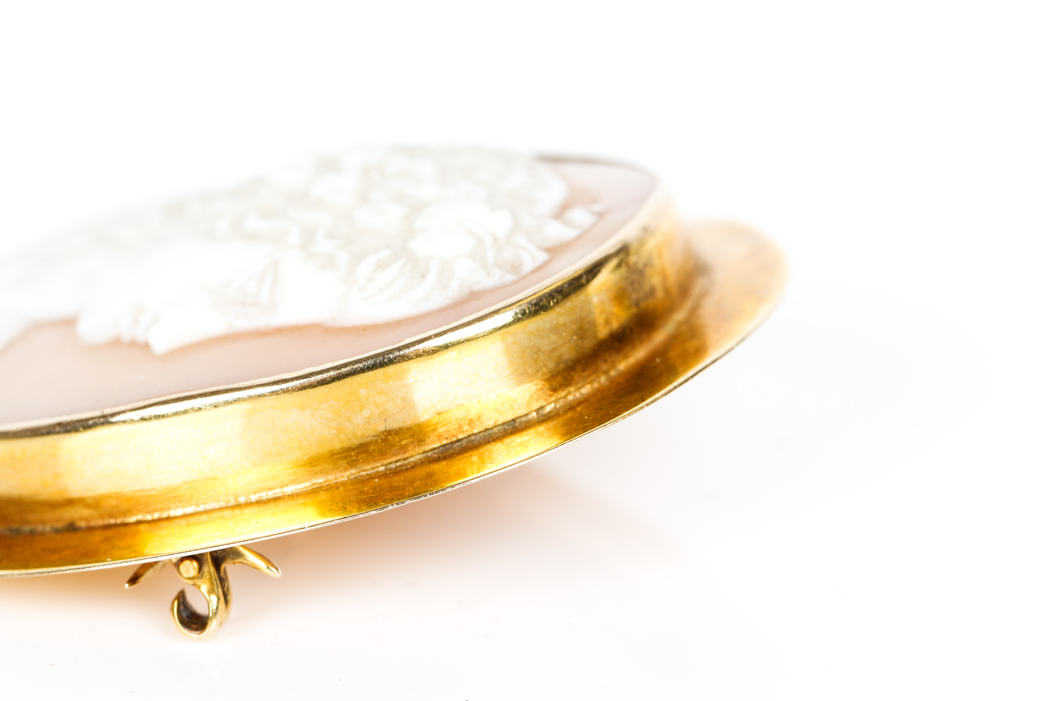 Vintage 14K Gold and Shell Cameo Brooch