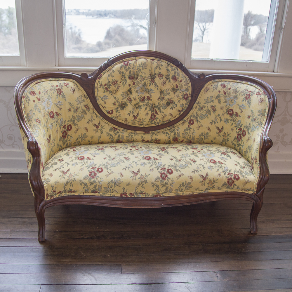 Victorian Cameo Back Sofa