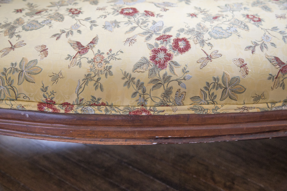 Victorian Cameo Back Sofa