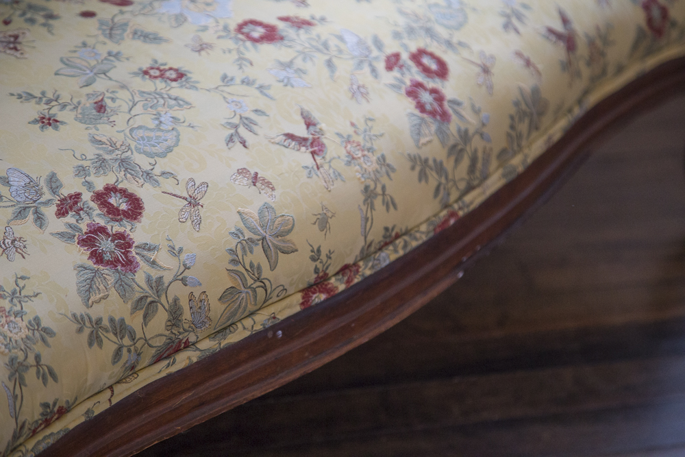 Victorian Cameo Back Sofa