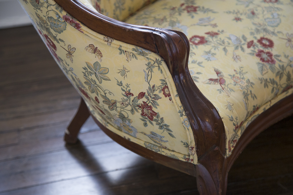 Victorian Cameo Back Sofa