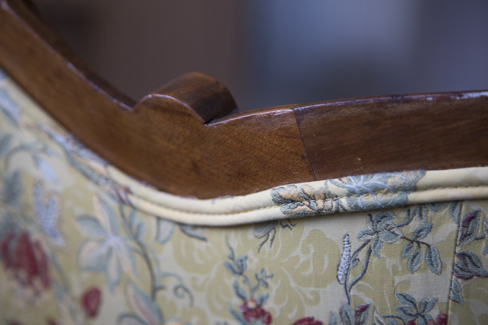 Victorian Cameo Back Sofa