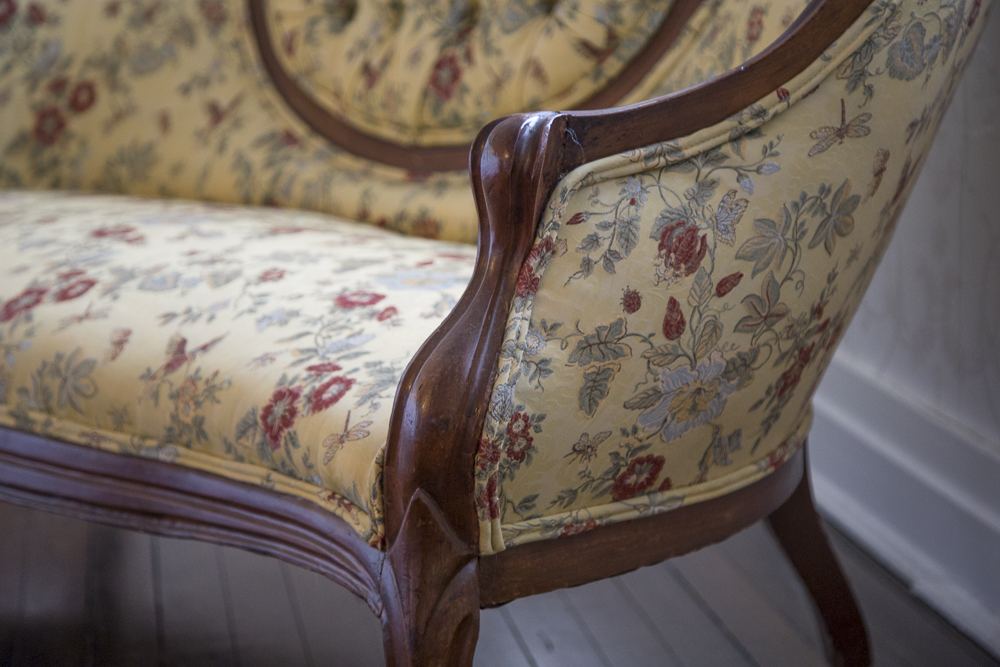 Victorian Cameo Back Sofa