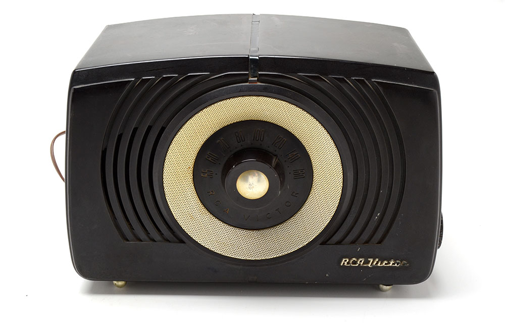 Vintage RCA Victor Tube Radio and 45 RPM Record Player