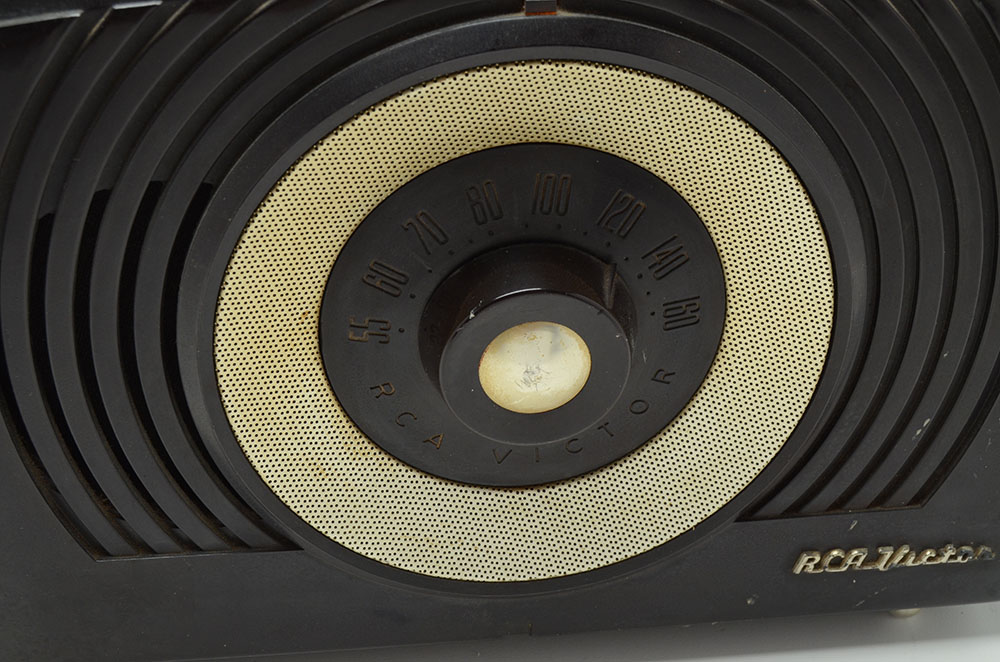 Vintage RCA Victor Tube Radio and 45 RPM Record Player