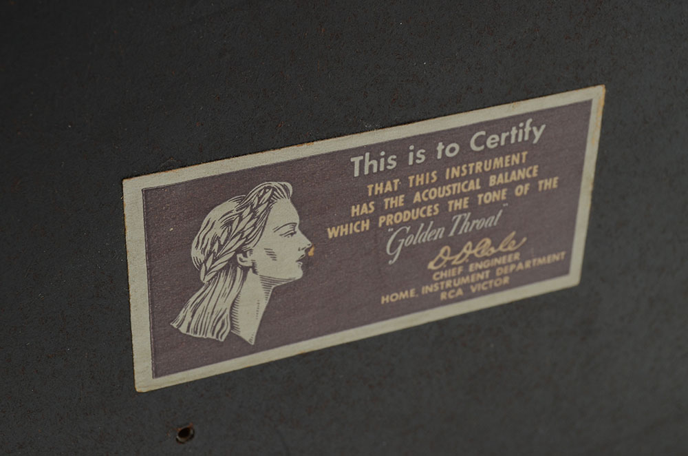 Vintage RCA Victor Tube Radio and 45 RPM Record Player