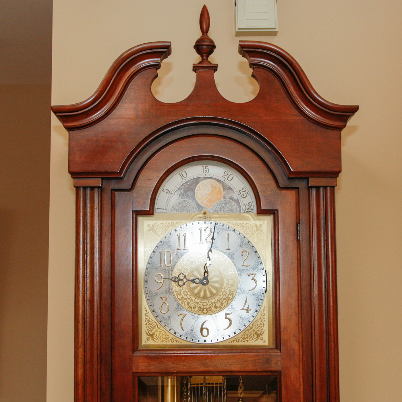 Howard Miller Grandfather Clock Chimes Out Of Sync Howard Miller "Aristocrat" Triple-Chime Grandfather Clock | EBTH