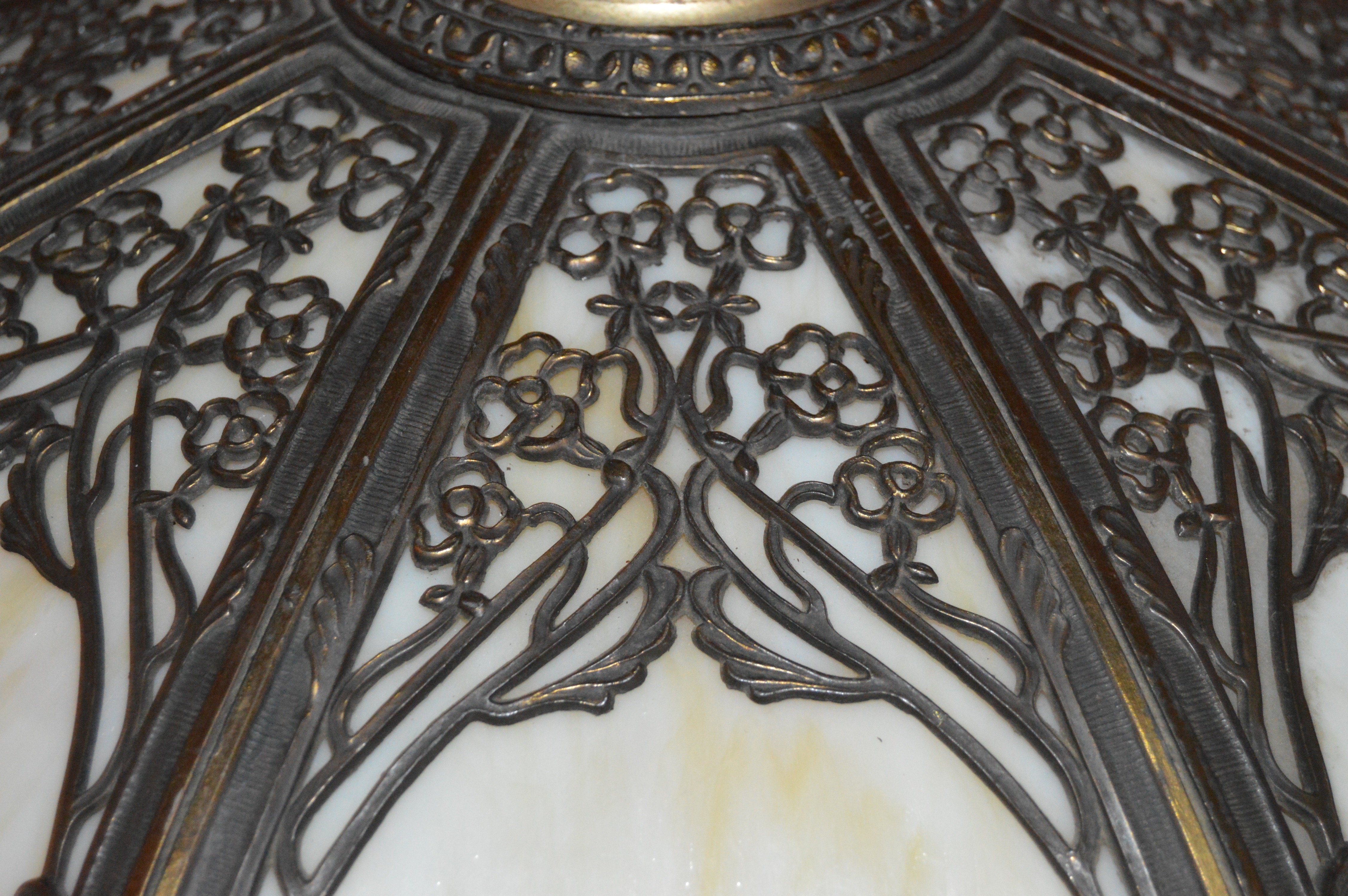 Vintage Bradley & Hubbard Slag Glass Table Lamp