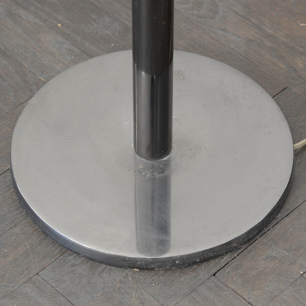 Modern Style Metallic Lamp