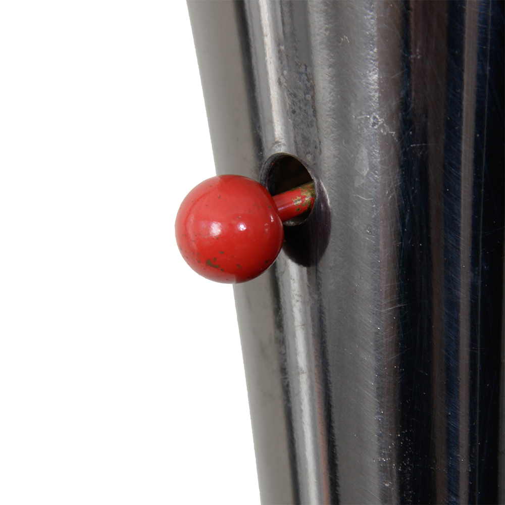 Modern Style Metallic Lamp