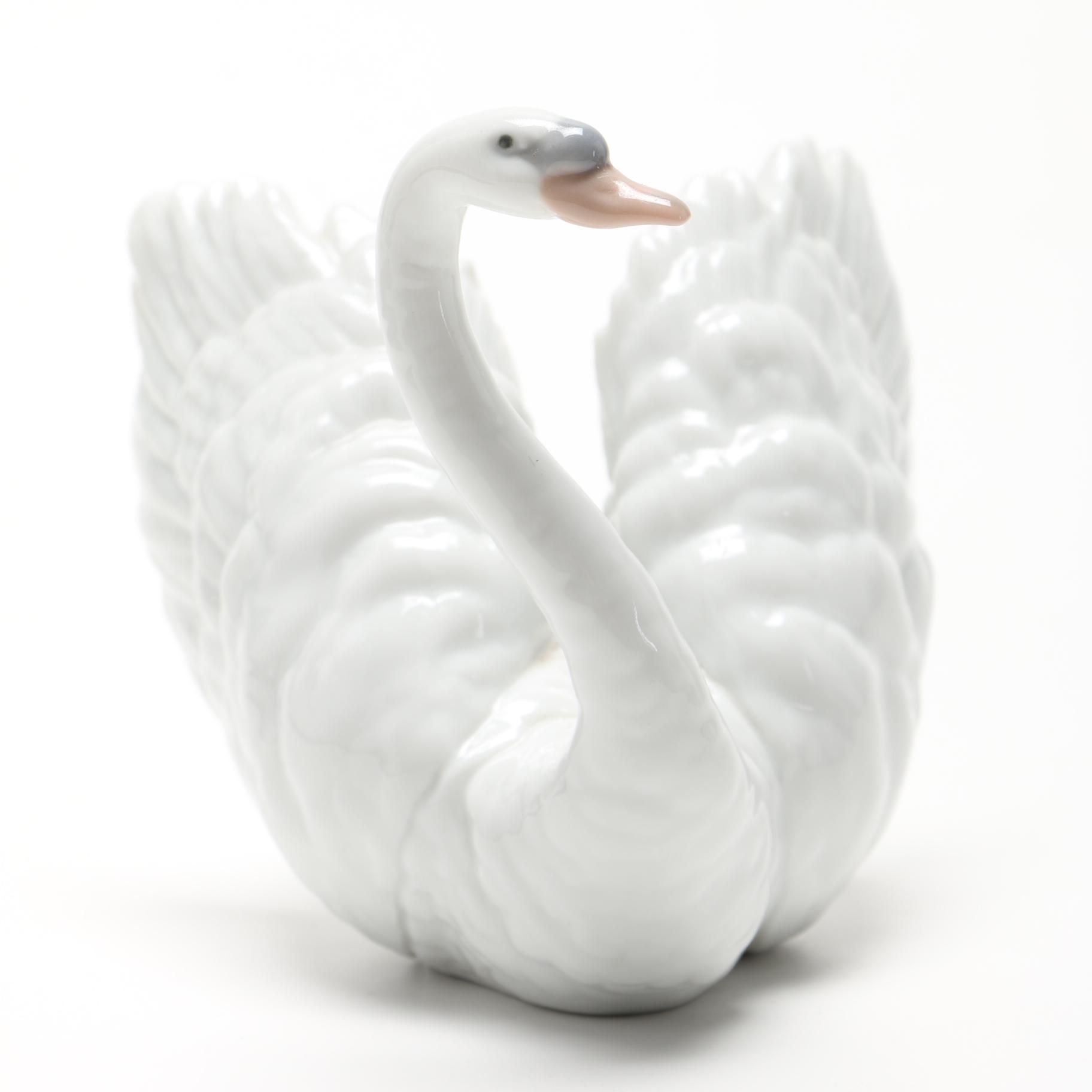 Lladró " White Swan" Porcelain Figurine