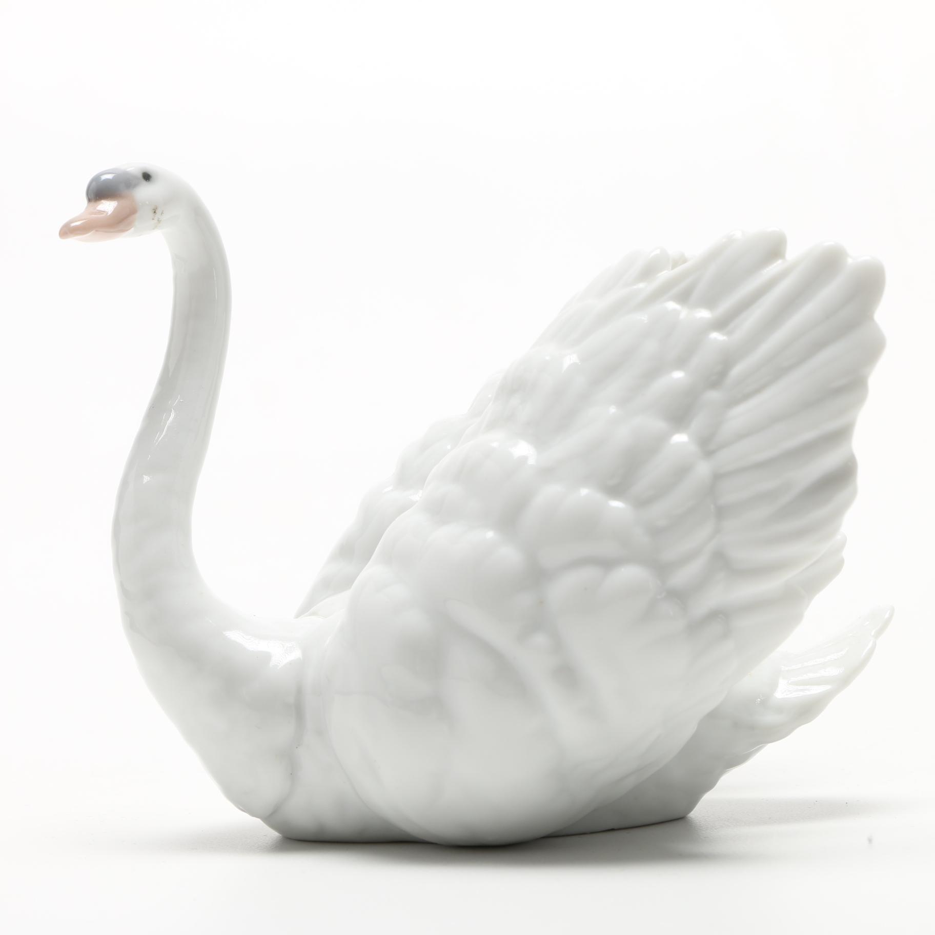 Lladró " White Swan" Porcelain Figurine