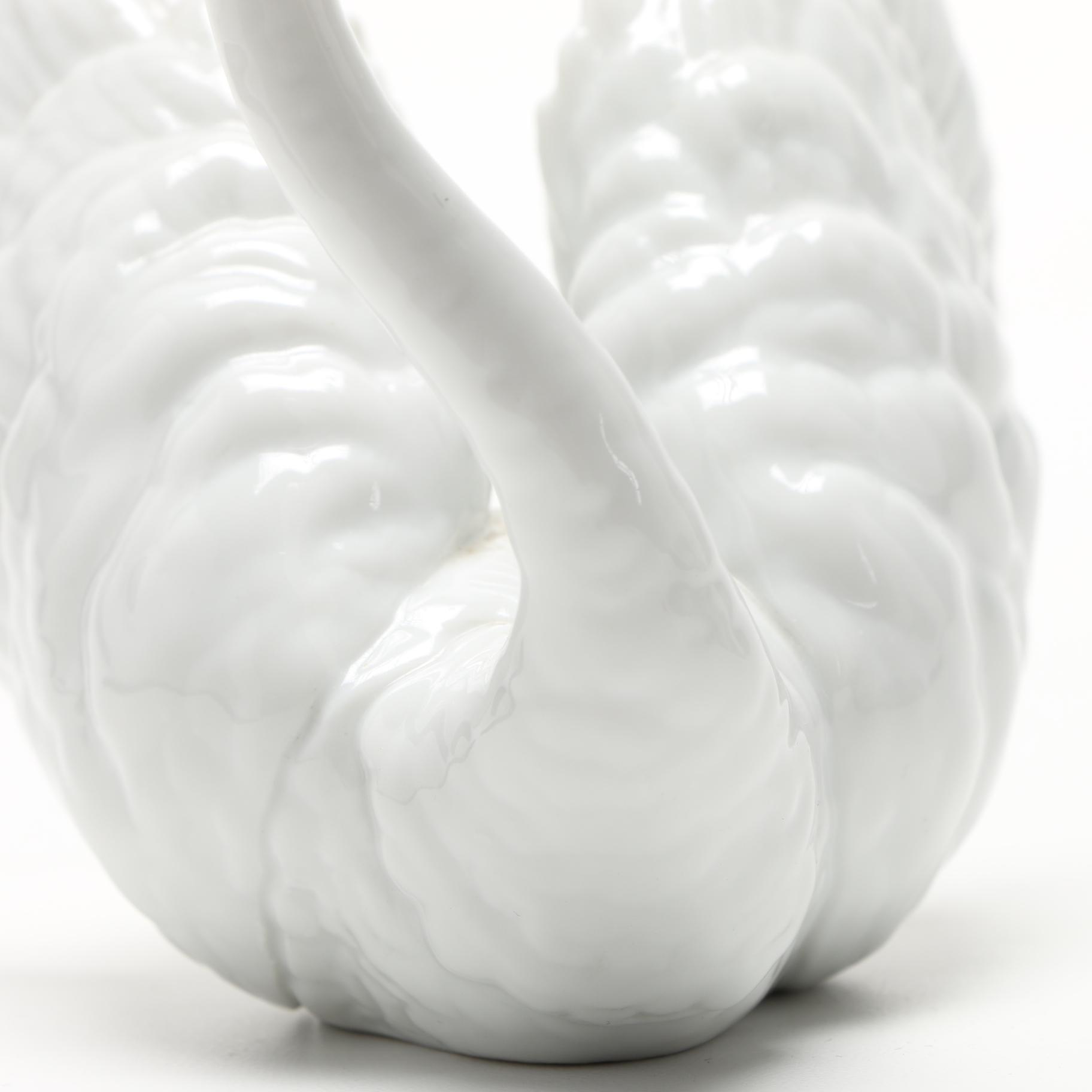 Lladró " White Swan" Porcelain Figurine