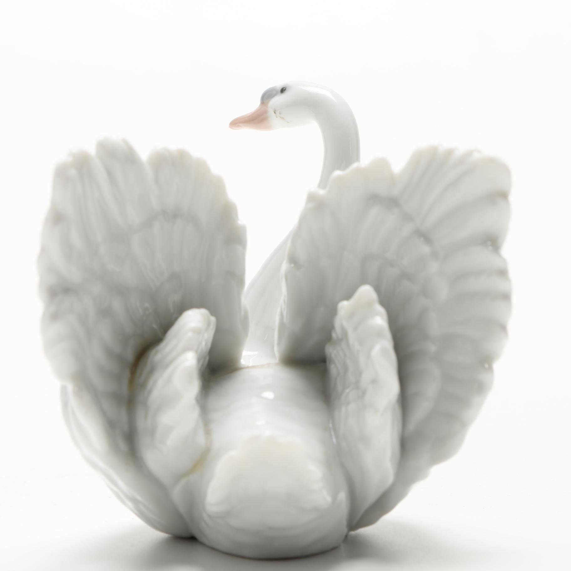 Lladró " White Swan" Porcelain Figurine
