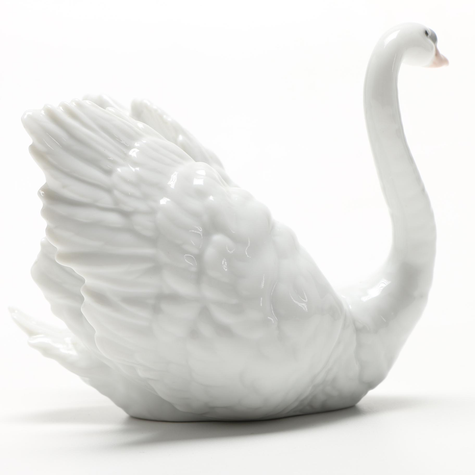 Lladró " White Swan" Porcelain Figurine