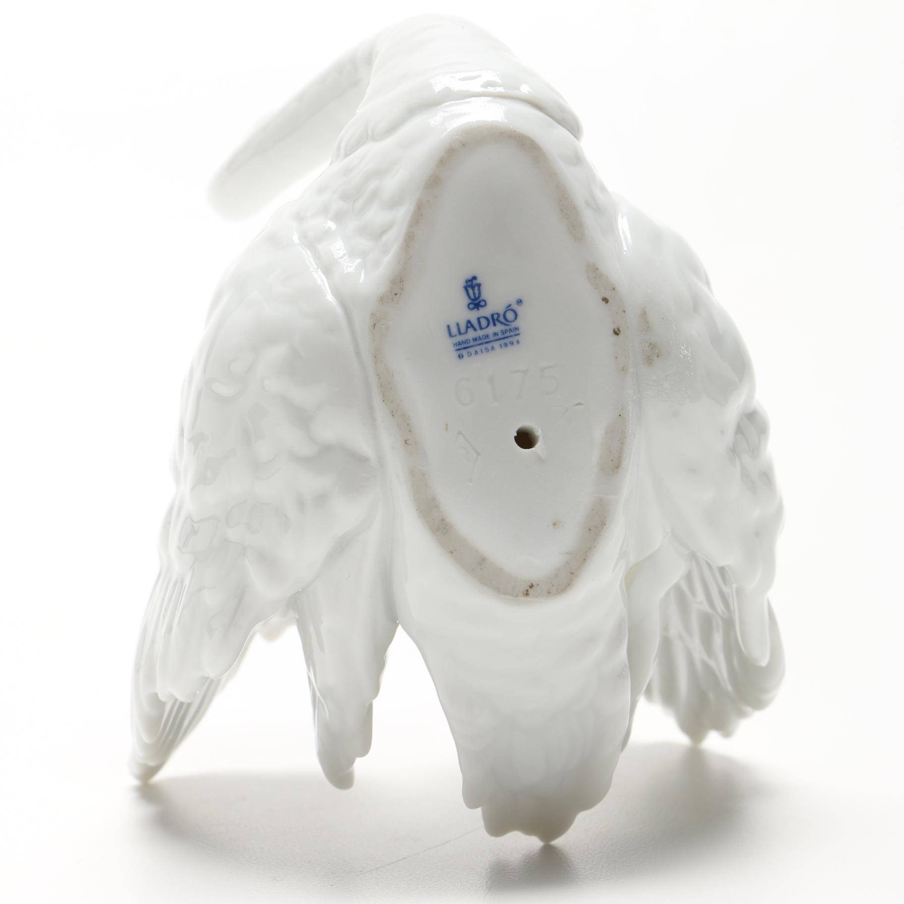Lladró " White Swan" Porcelain Figurine