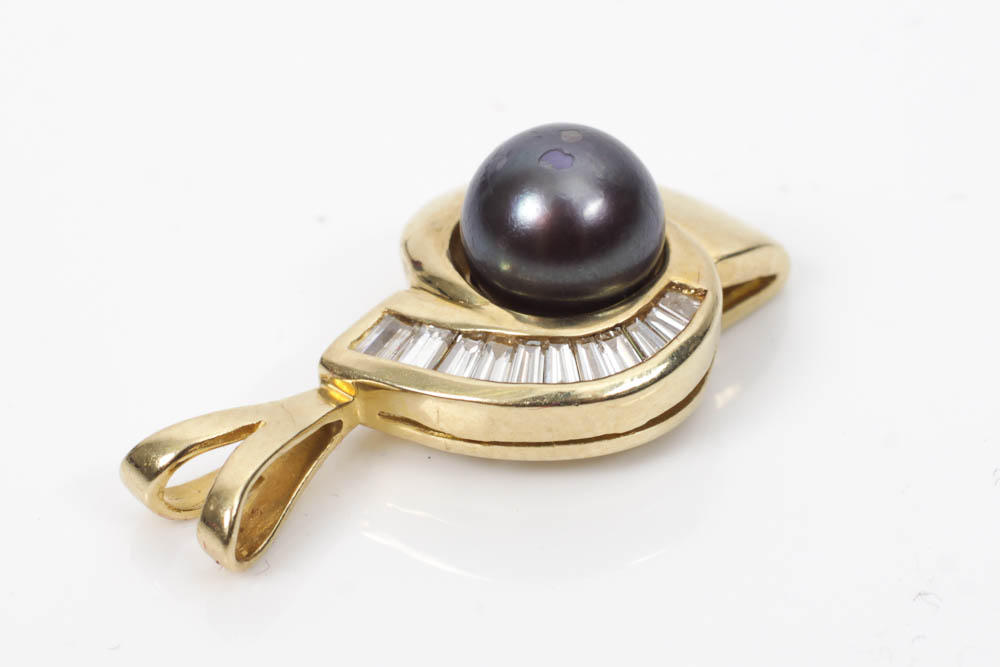 14k Gold Pendant with Black Pearl and Diamonds.