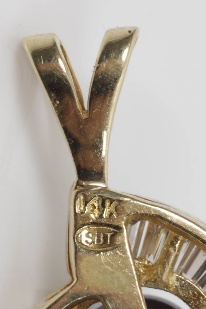 14k Gold Pendant with Black Pearl and Diamonds.