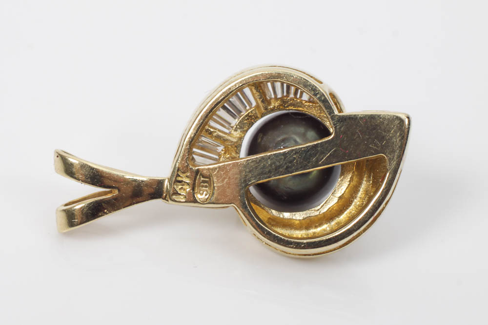 14k Gold Pendant with Black Pearl and Diamonds.