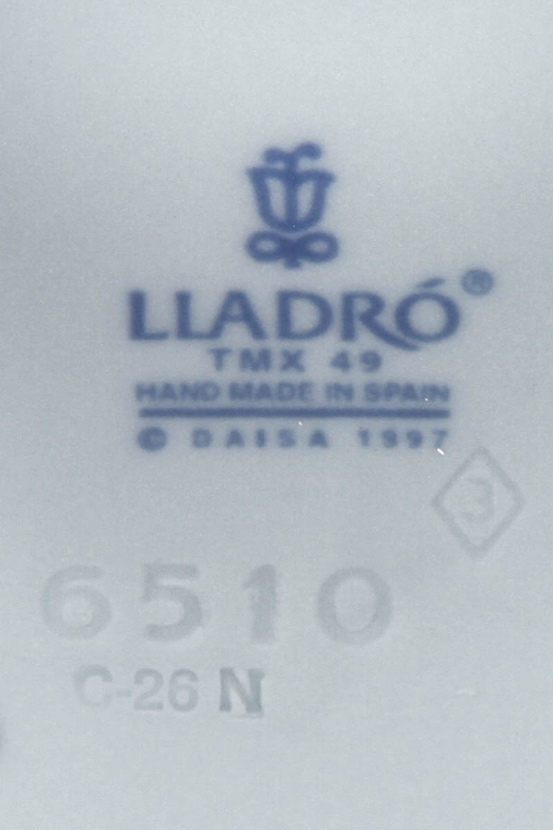 Lladró "An Unexpected Gift" Porcelain Figurine