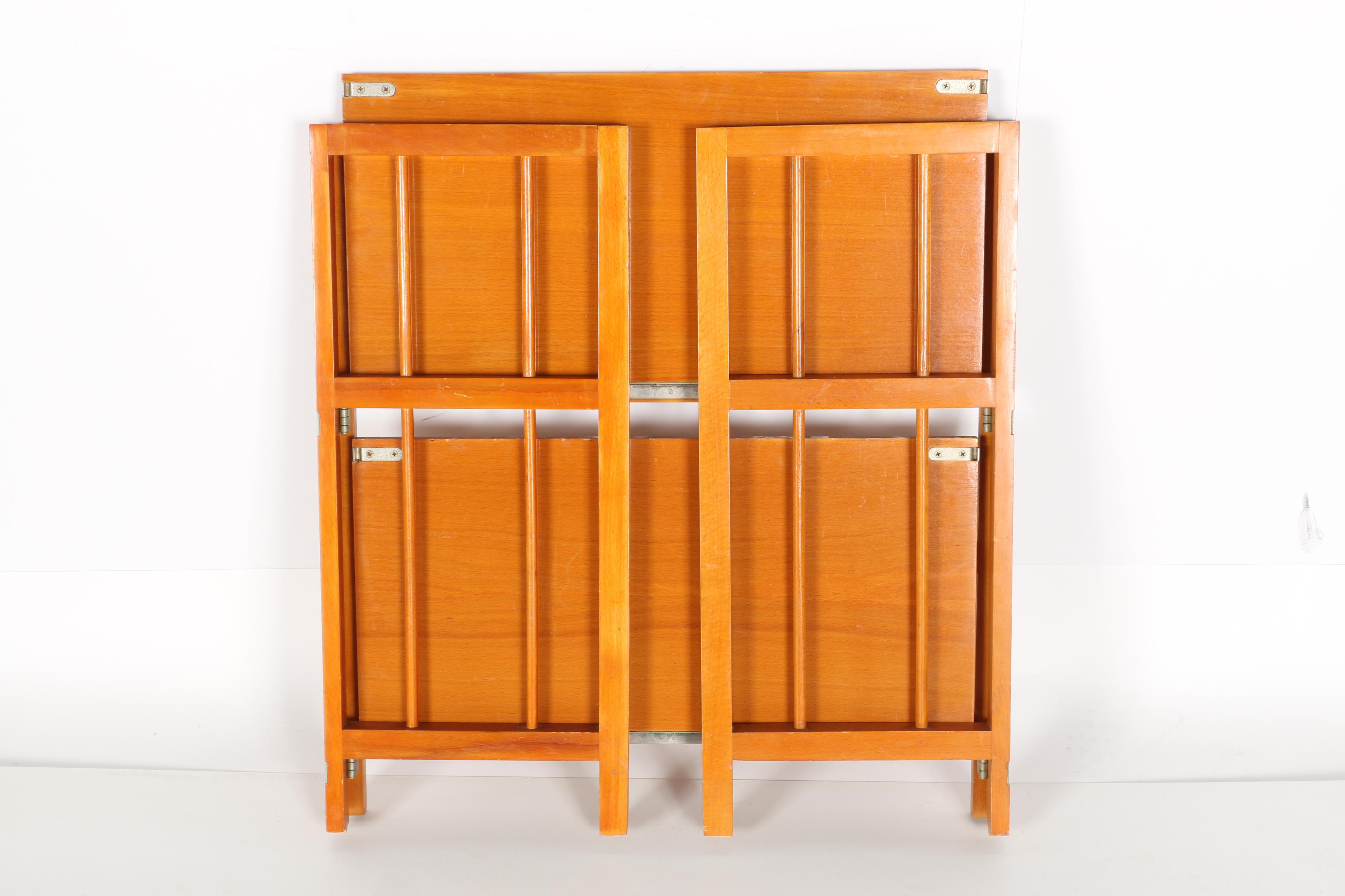 Collapsible Wooden Shelf