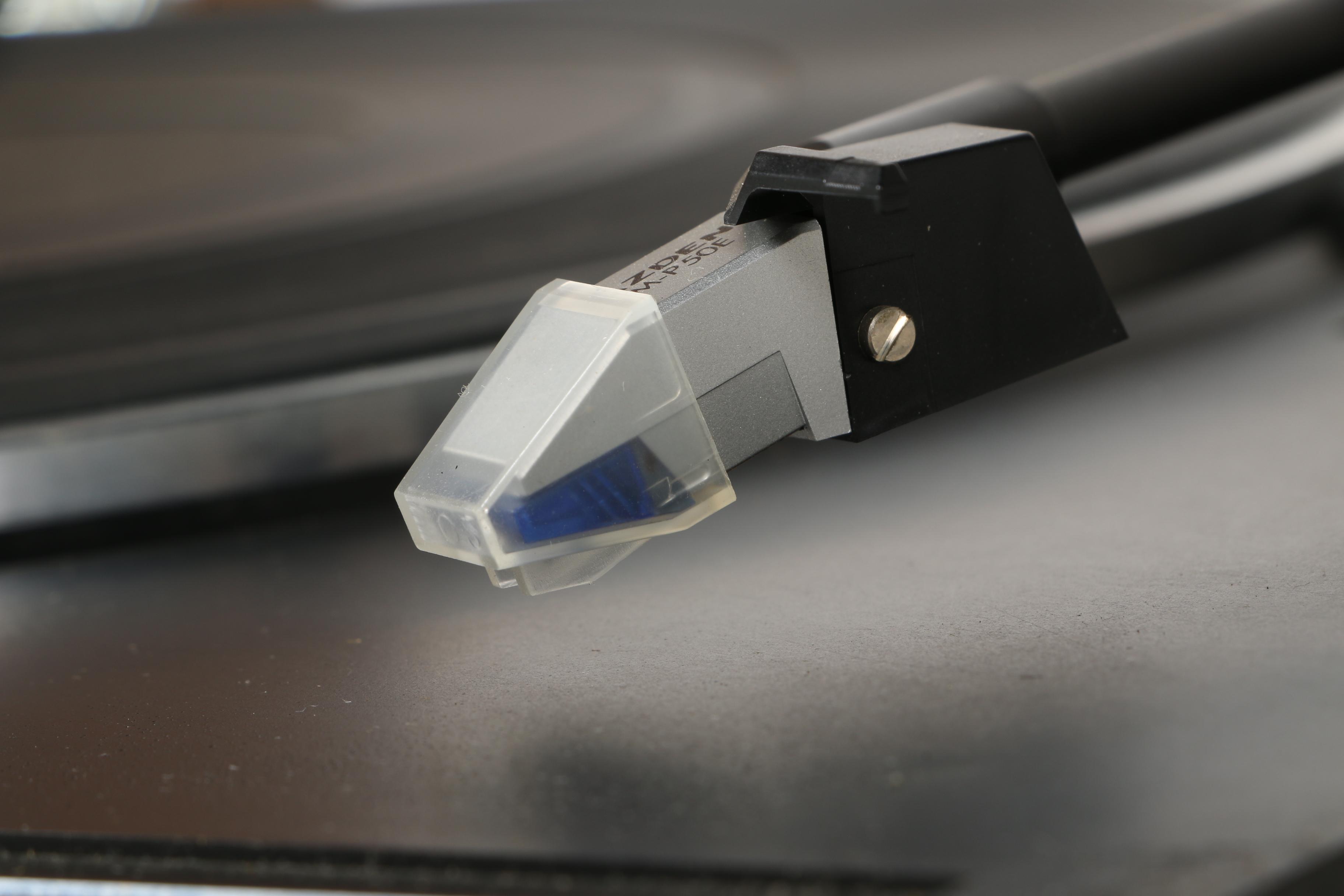 Sansui P-D15 Turntable and Pair of ADS L420 Home Speakers