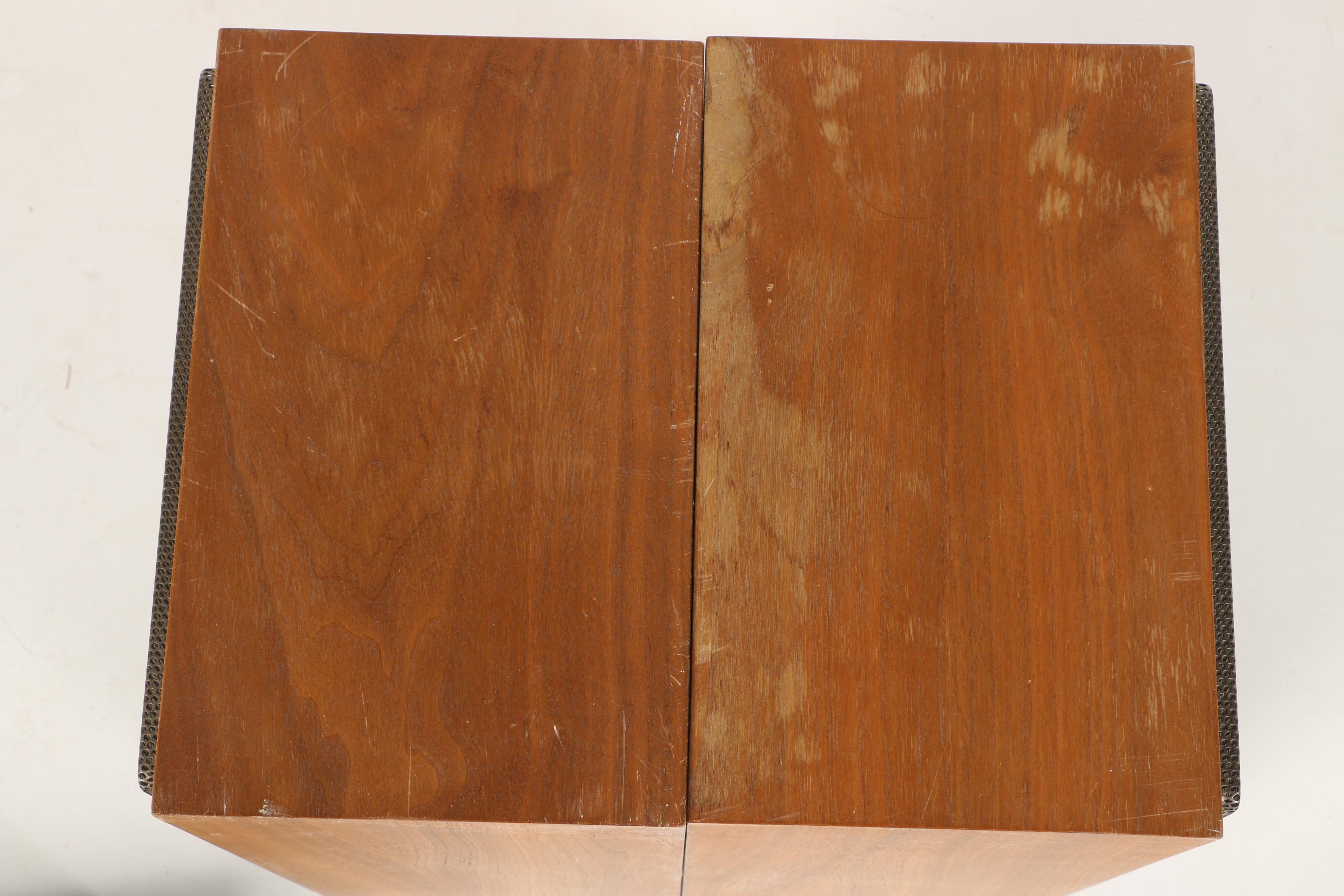 Sansui P-D15 Turntable and Pair of ADS L420 Home Speakers