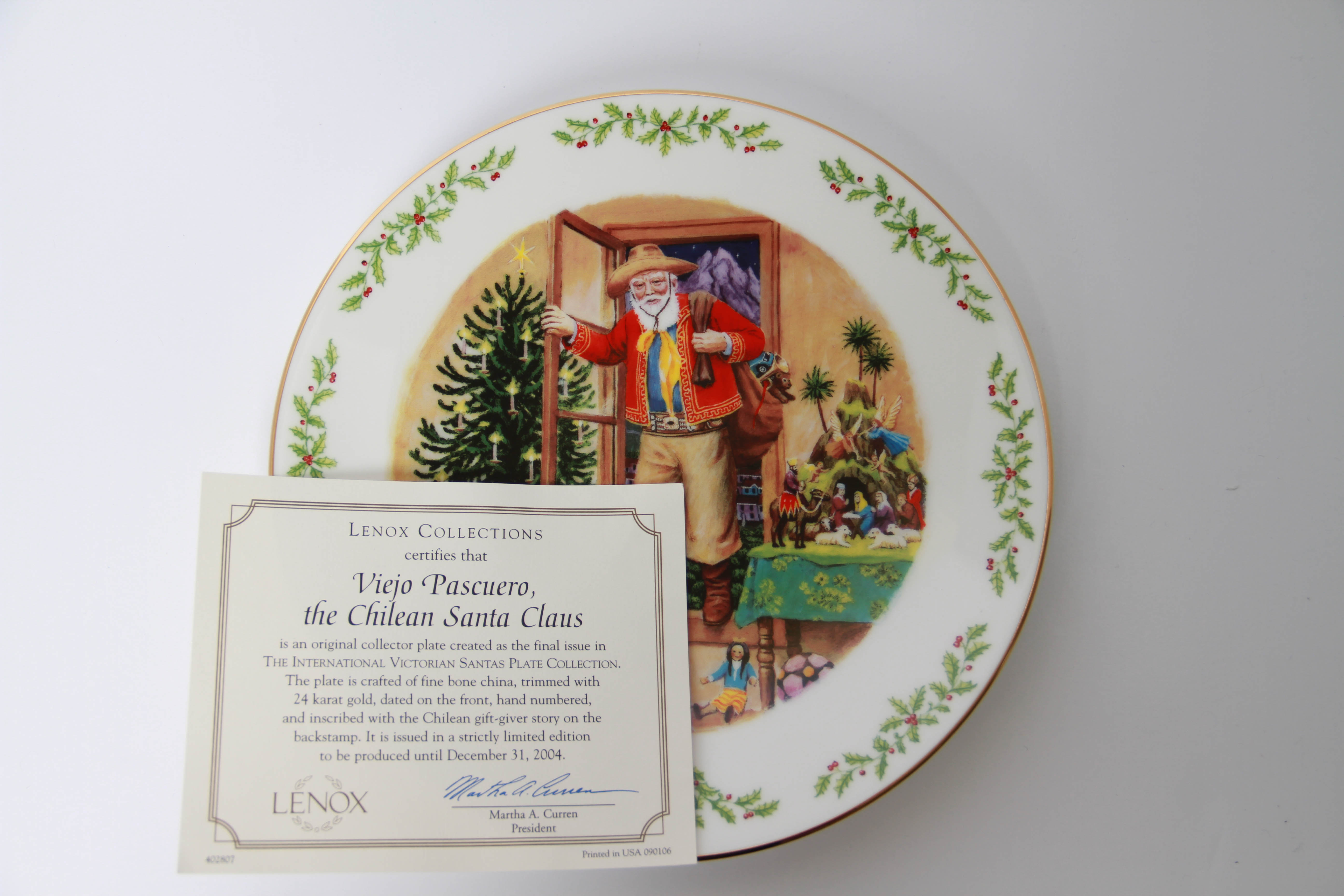 Limited Edition Lenox International Victorian Santas Collection Plates