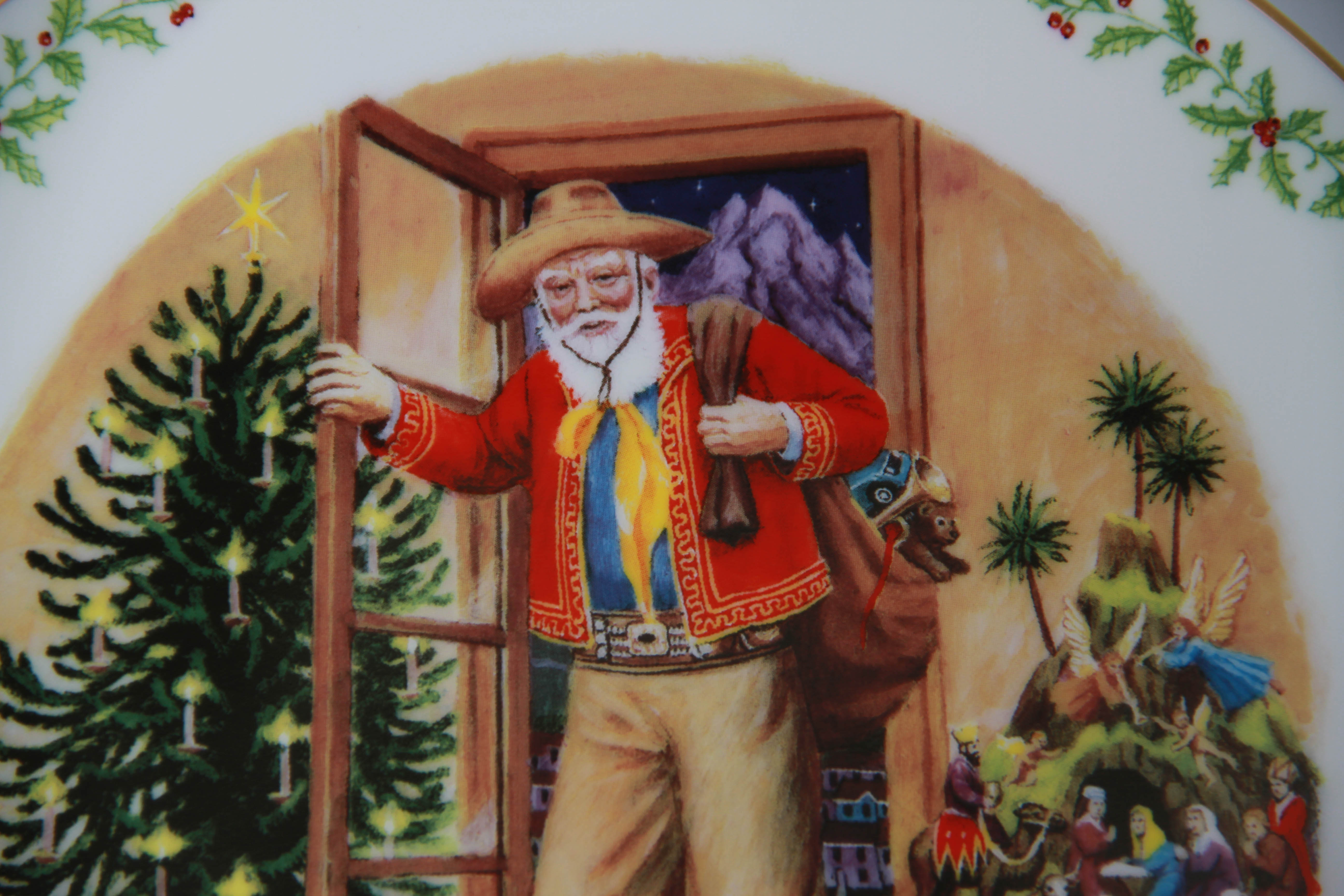 Limited Edition Lenox International Victorian Santas Collection Plates