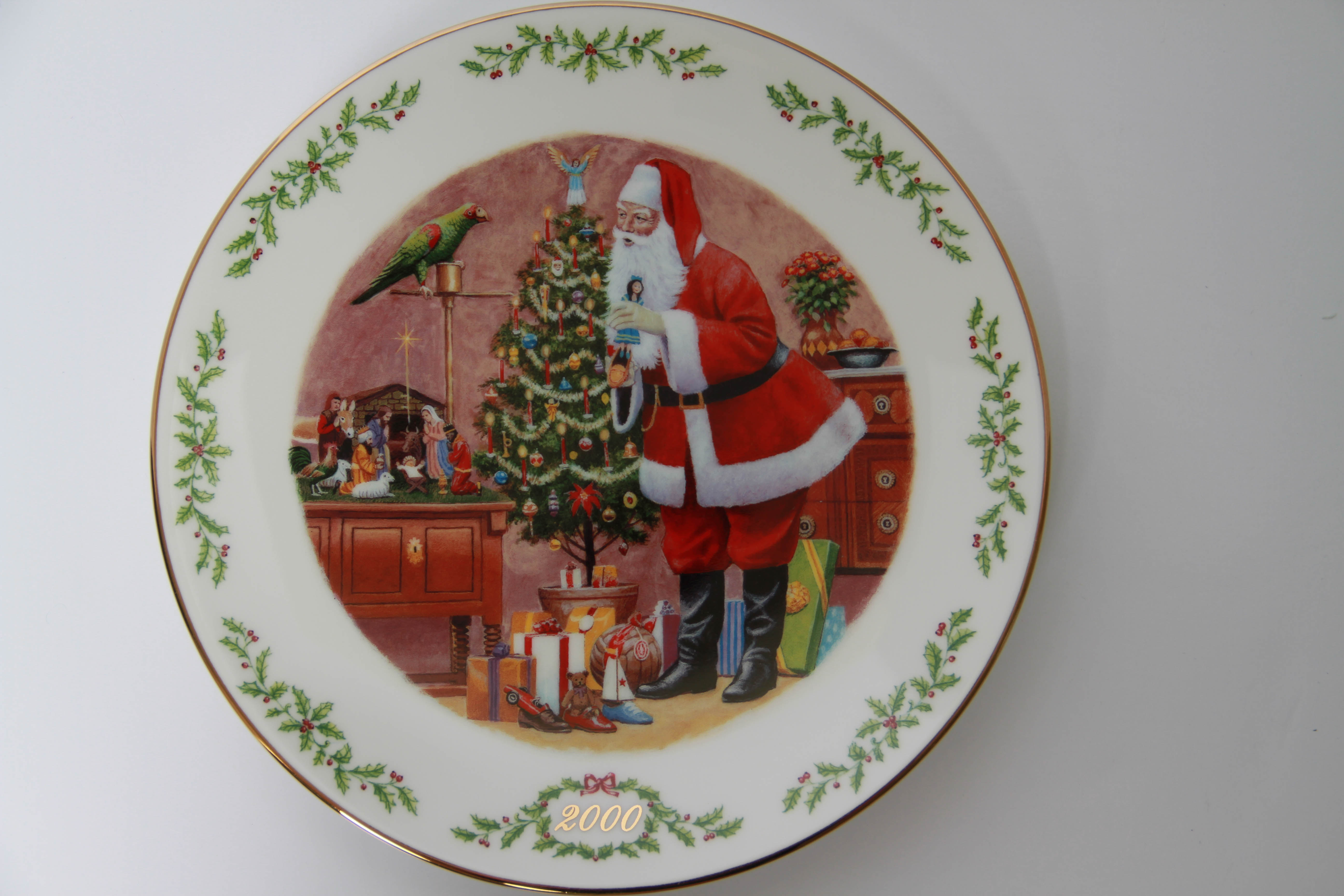Limited Edition Lenox International Victorian Santas Collection Plates
