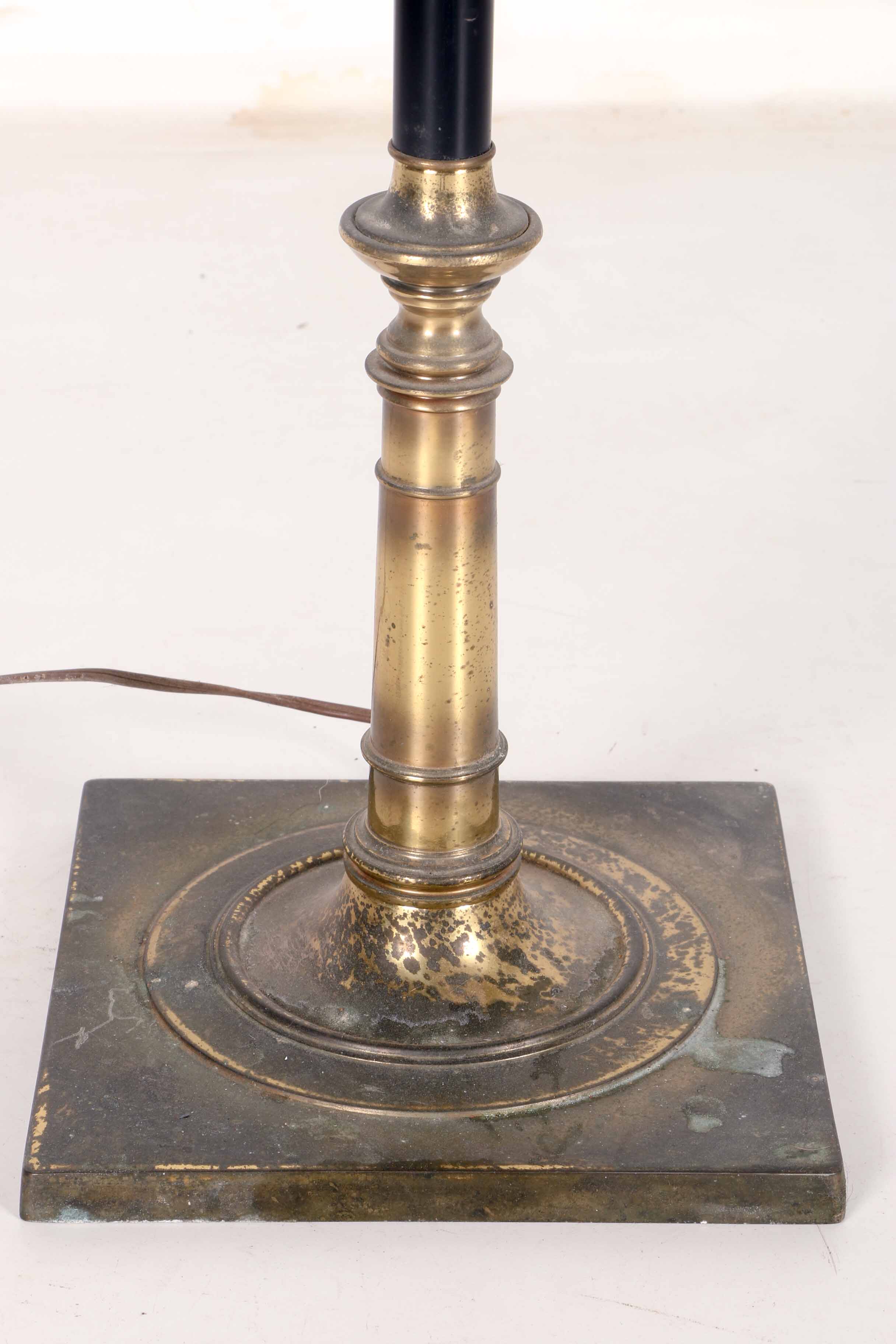 Mid-Century Table With Lamp