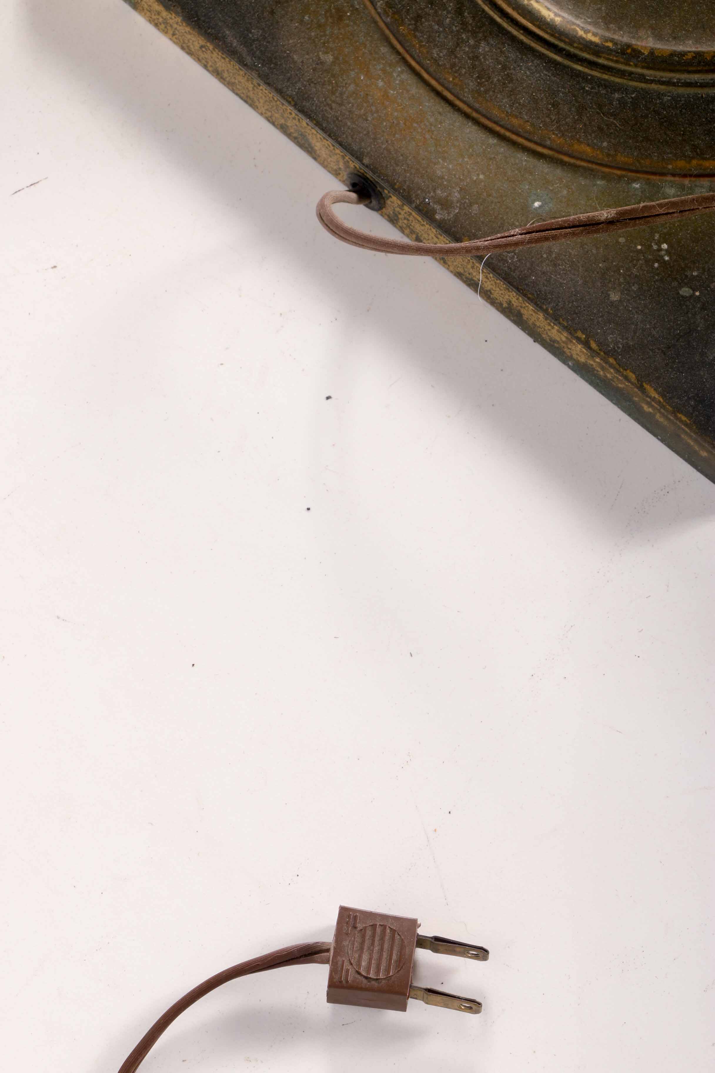 Mid-Century Table With Lamp