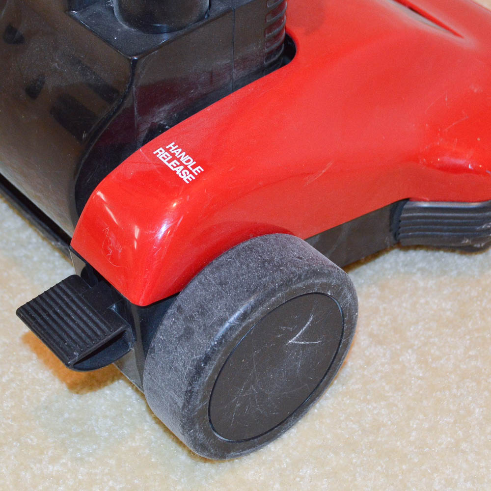 Dirt Devil Deluxe Vacuum Cleaner