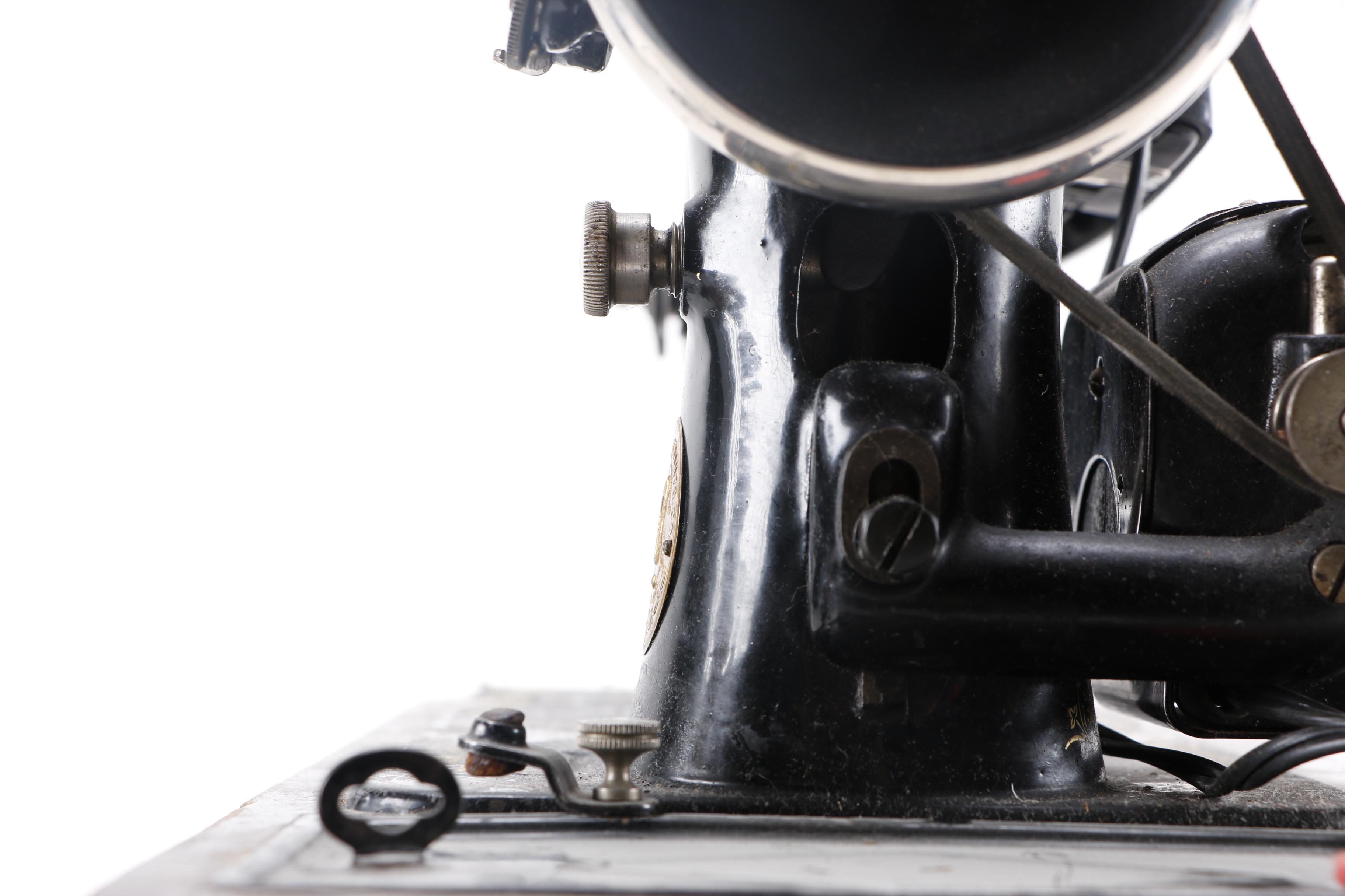 Vintage Singer BT7 Sewing Machine EBTH