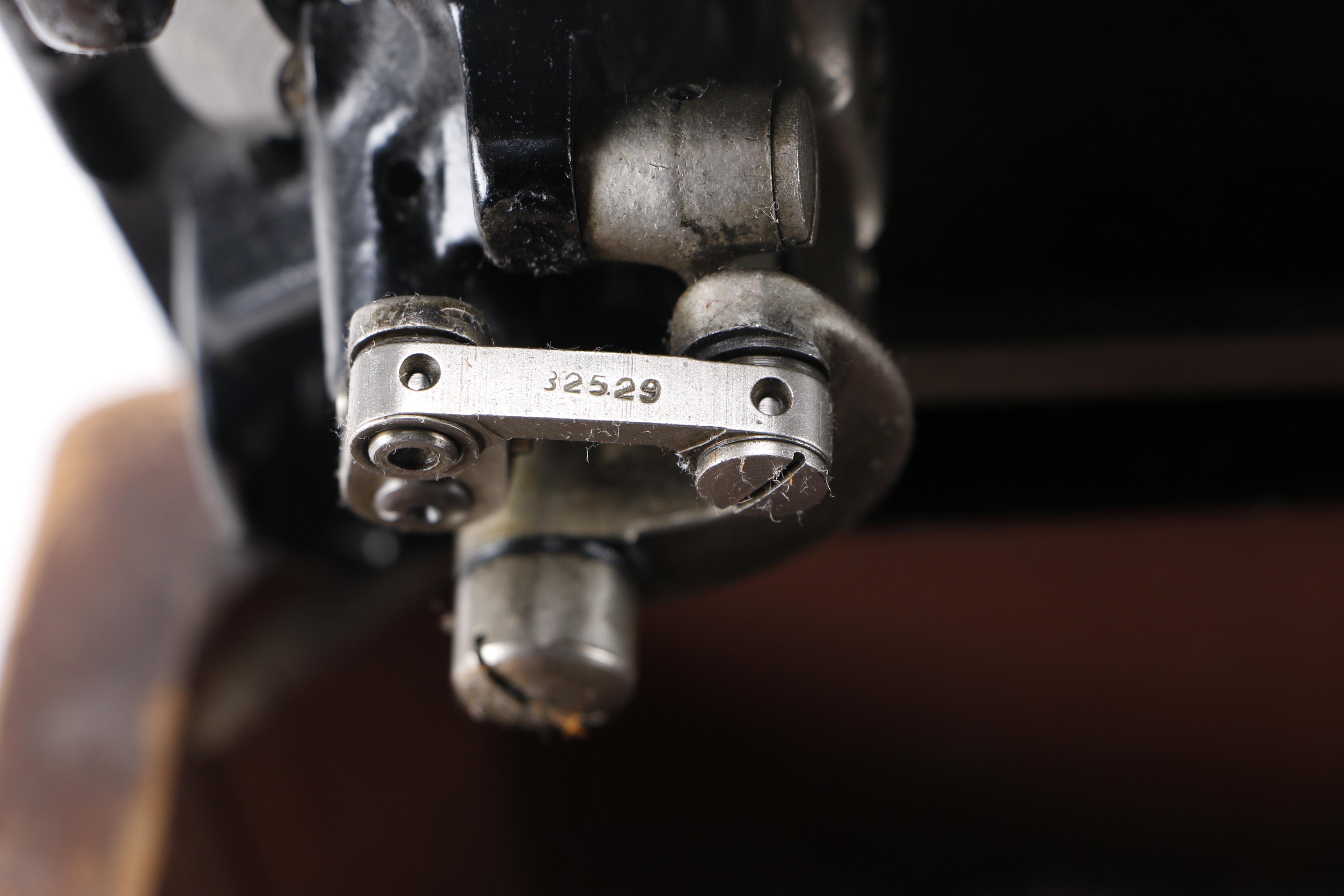 Vintage Singer BT7 Sewing Machine EBTH