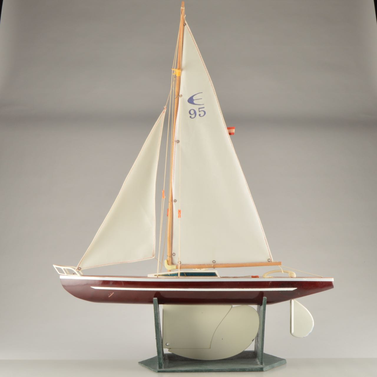 Vintage "Giner-Yacht" Fractional Rig Sloop Pond Yacht with Stand