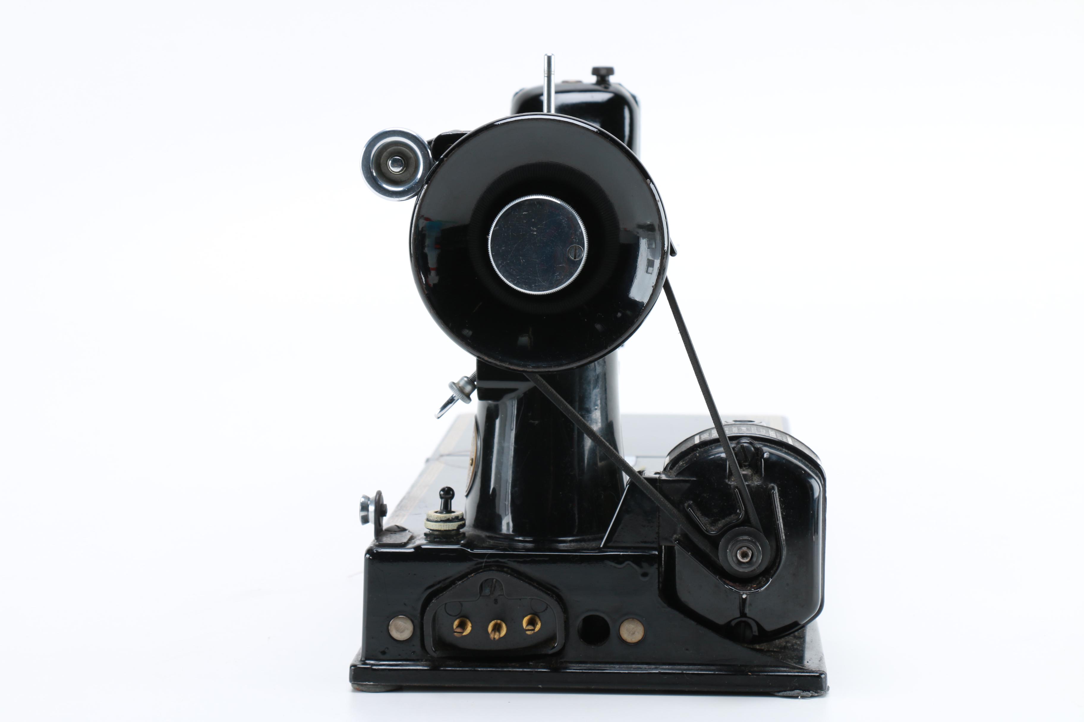 Singer Featherweight 221K Portable Sewing Machine