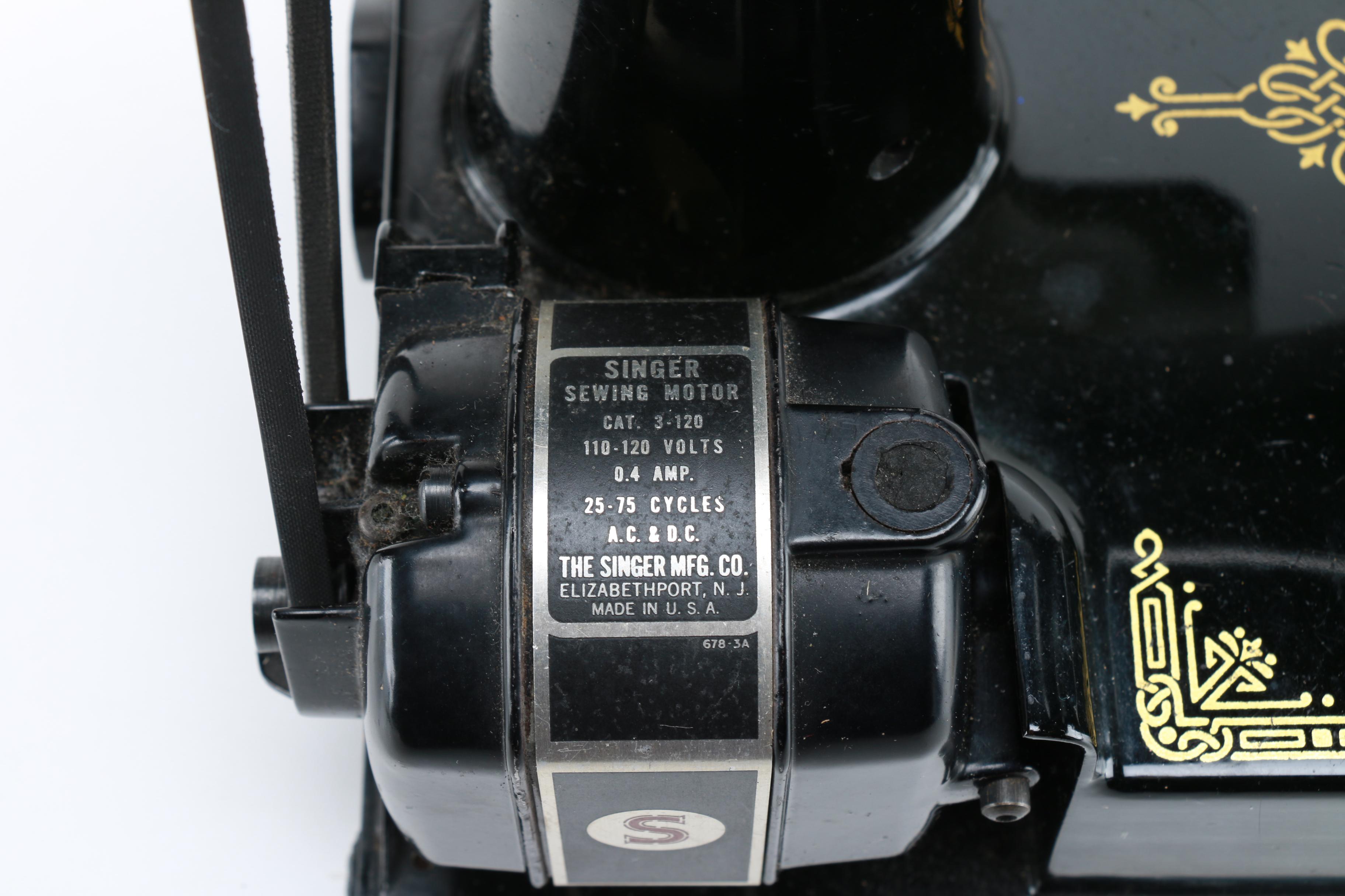 Singer Featherweight 221K Portable Sewing Machine