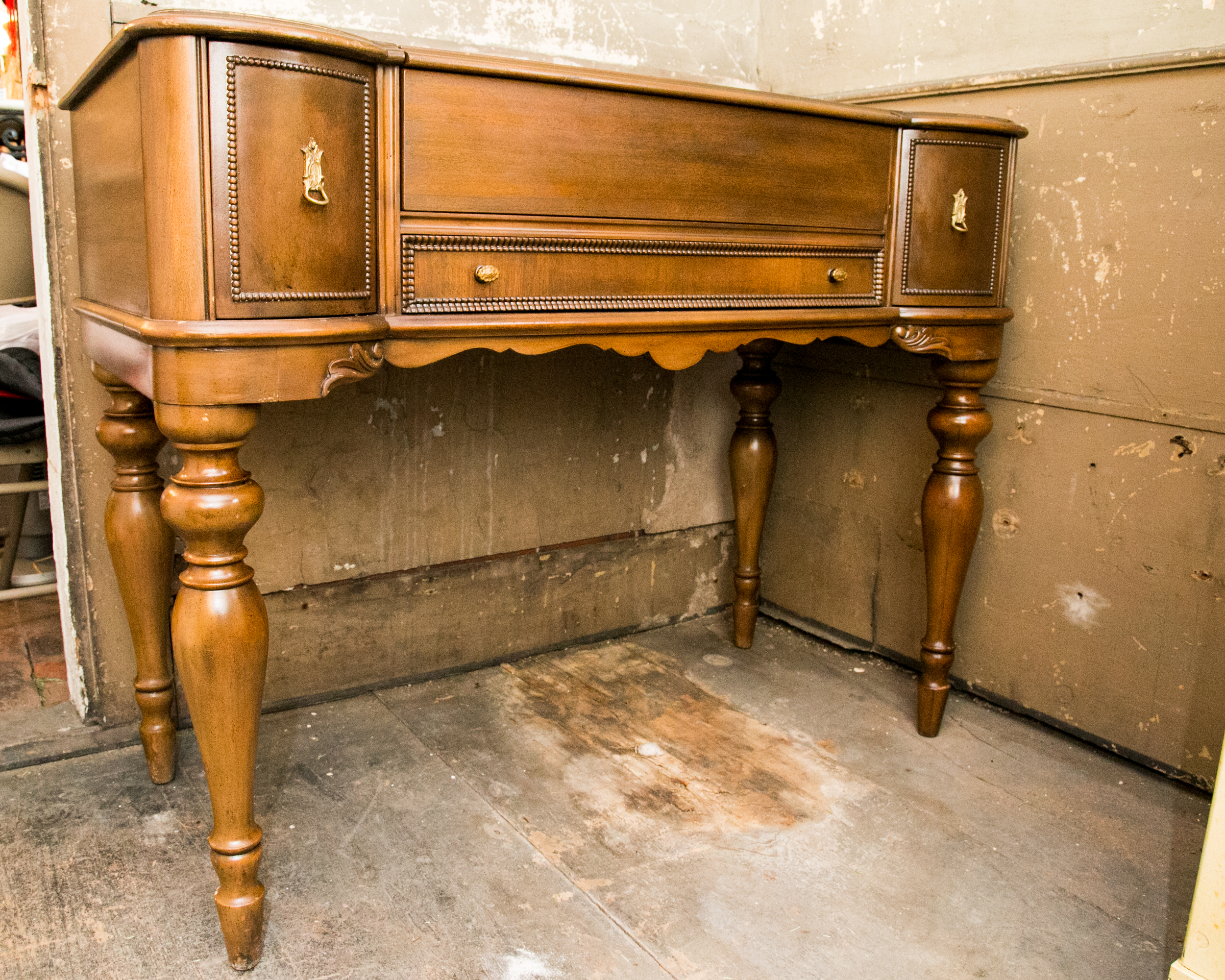 Hekman Vintage Spinet Desk