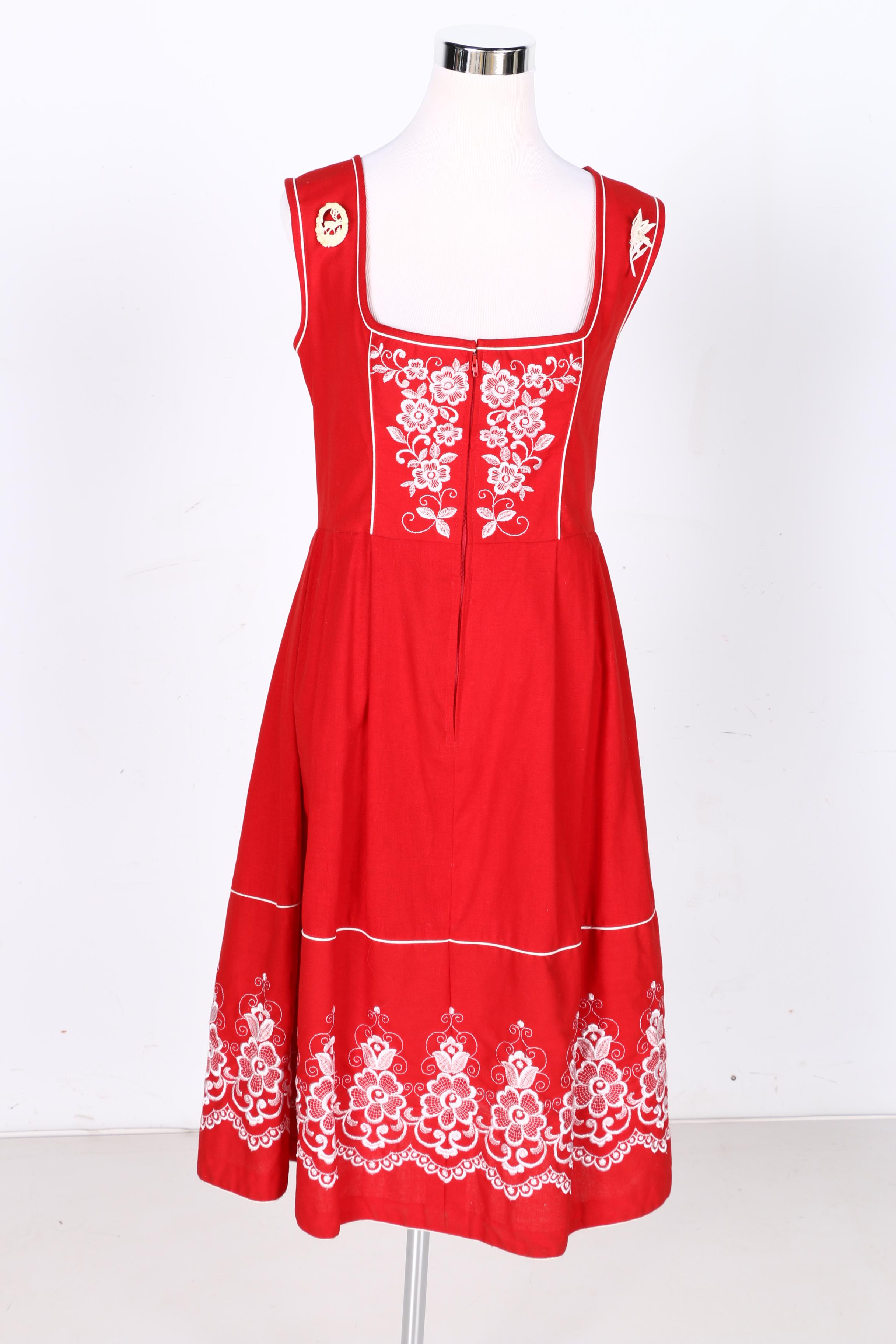 Austrian Dirndl Dresses With Aprons